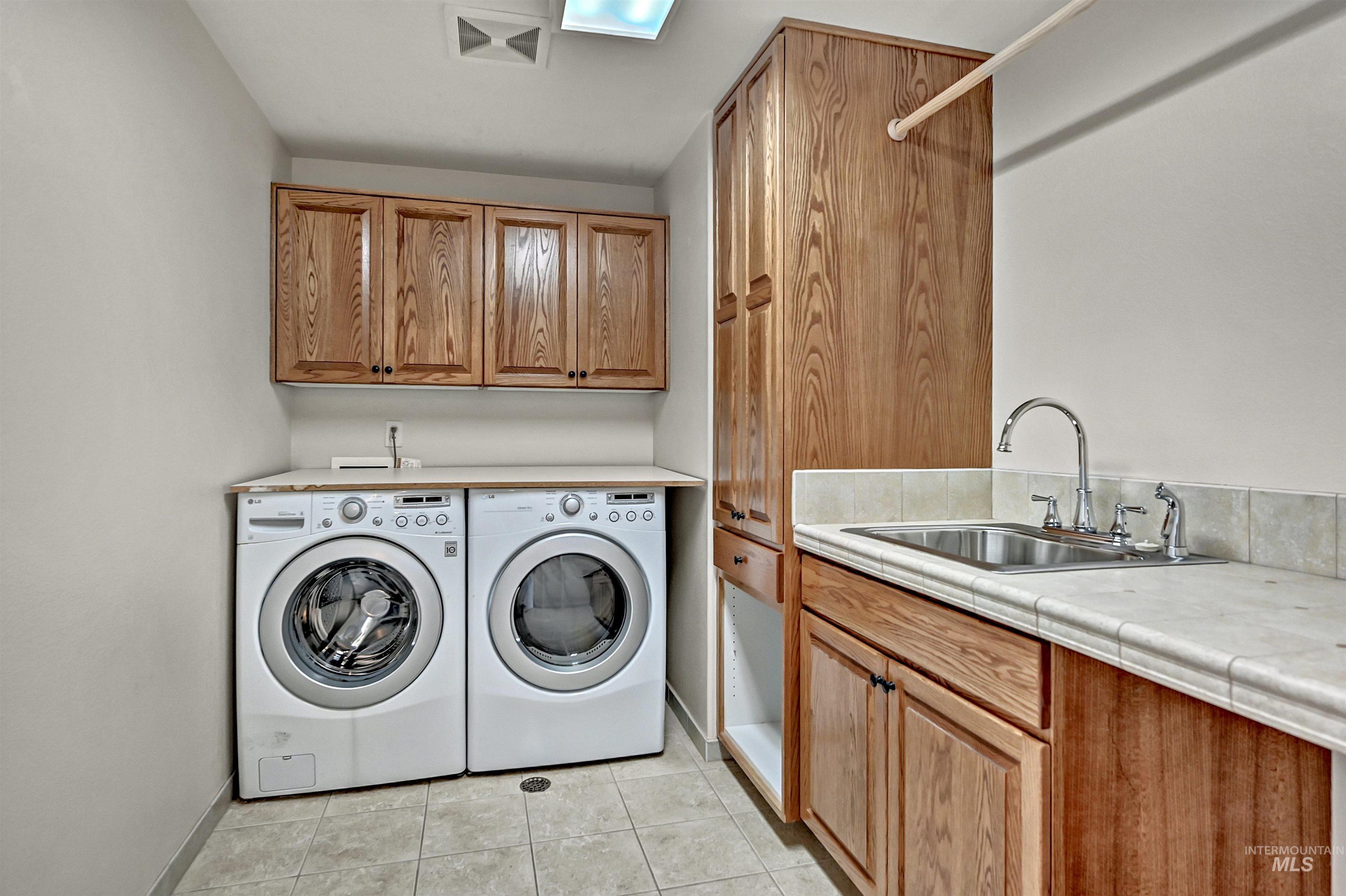 817 E Highland View Dr