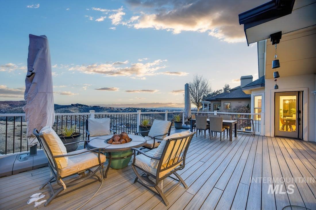 817 E Highland View Dr