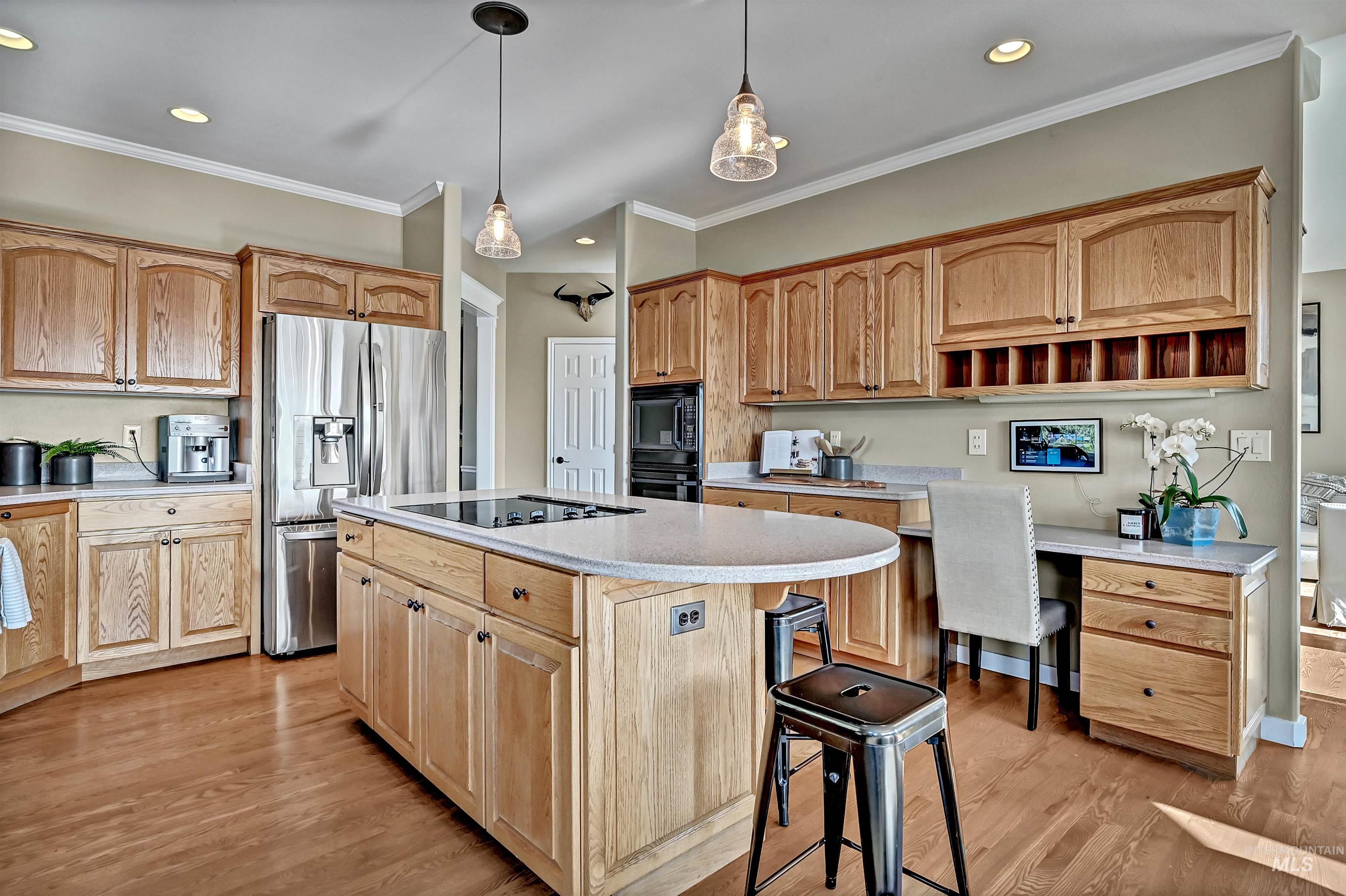 817 E Highland View Dr