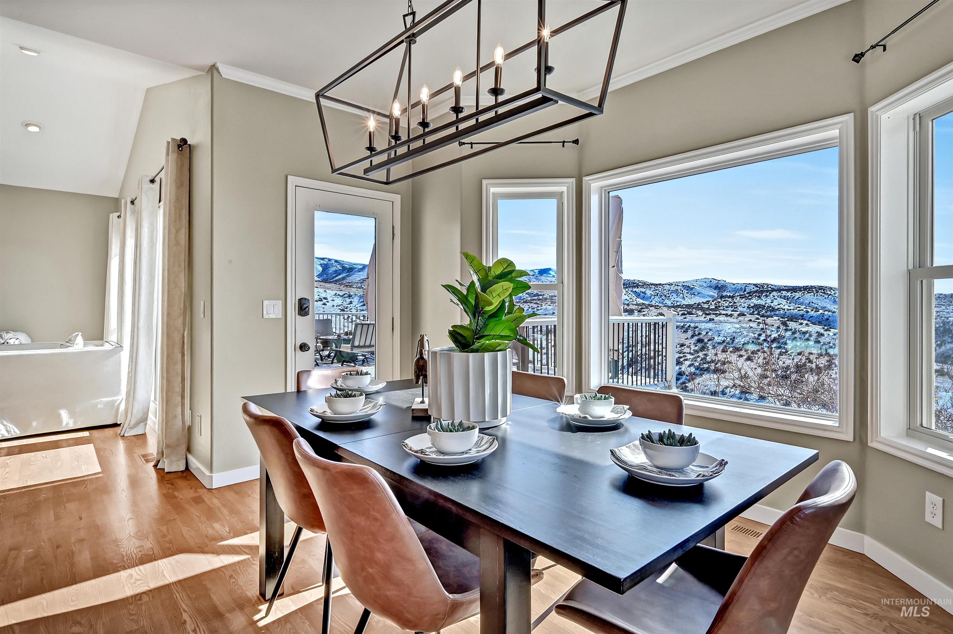 817 E Highland View Dr