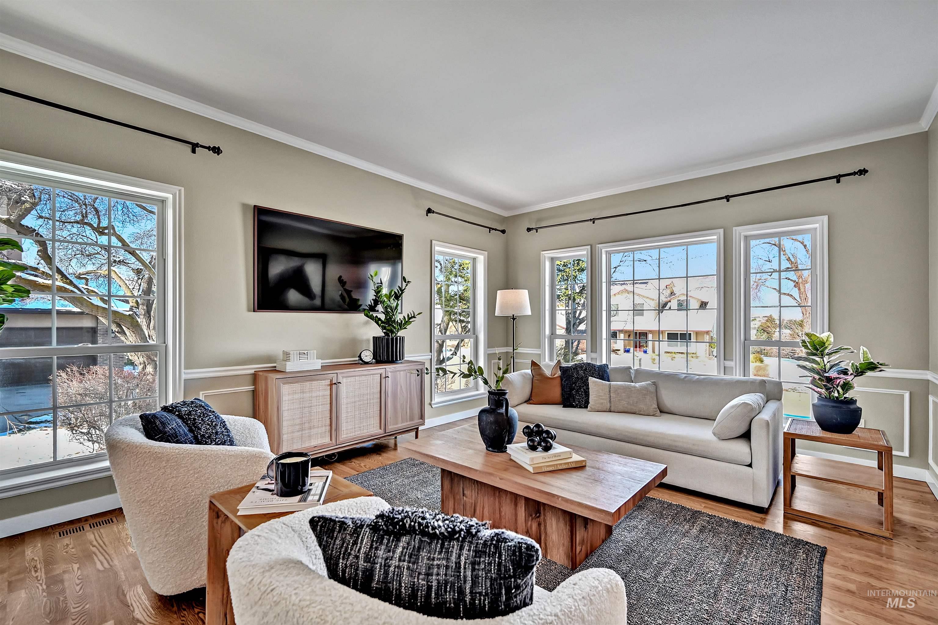 817 E Highland View Dr