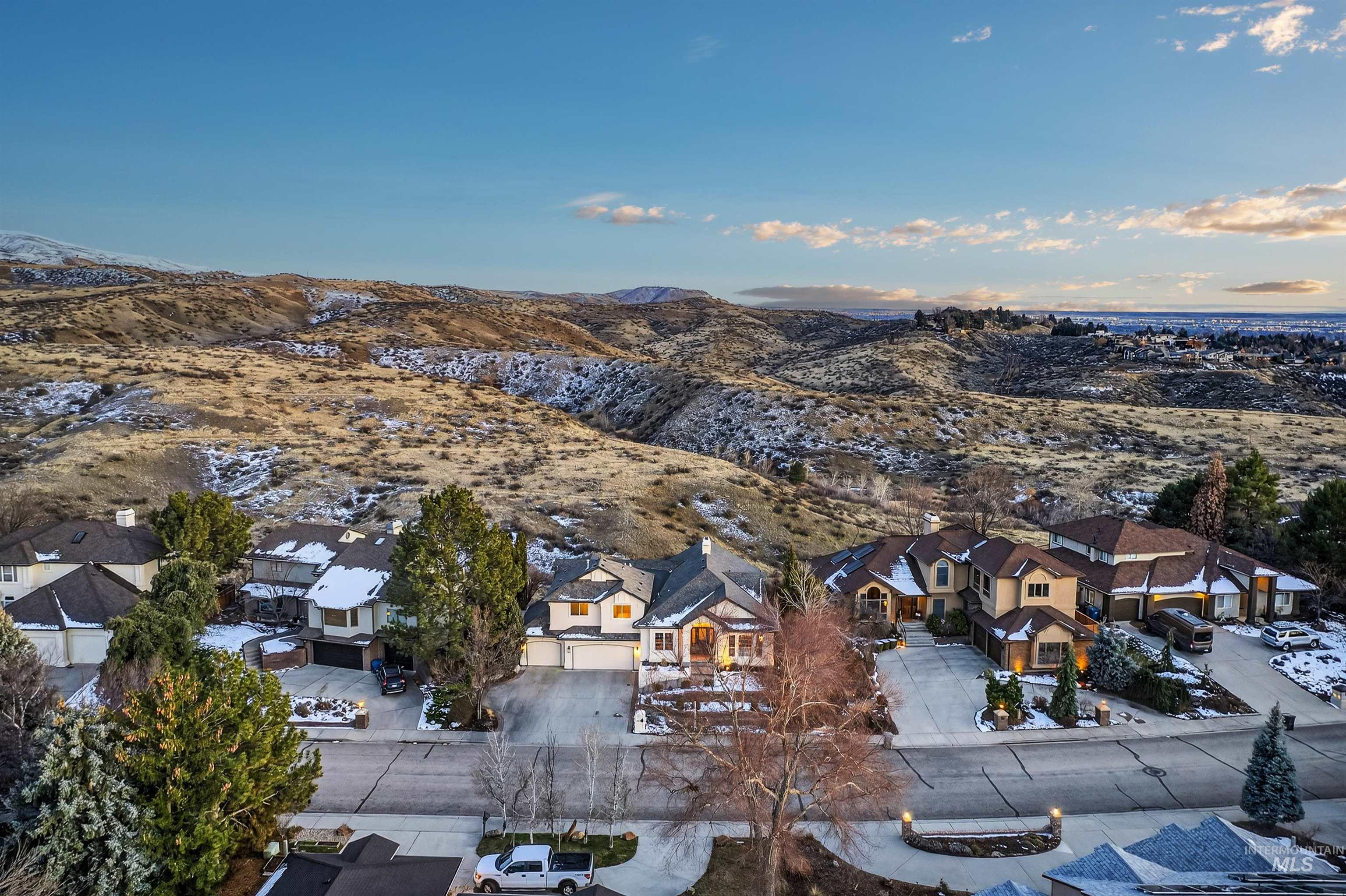 817 E Highland View Dr