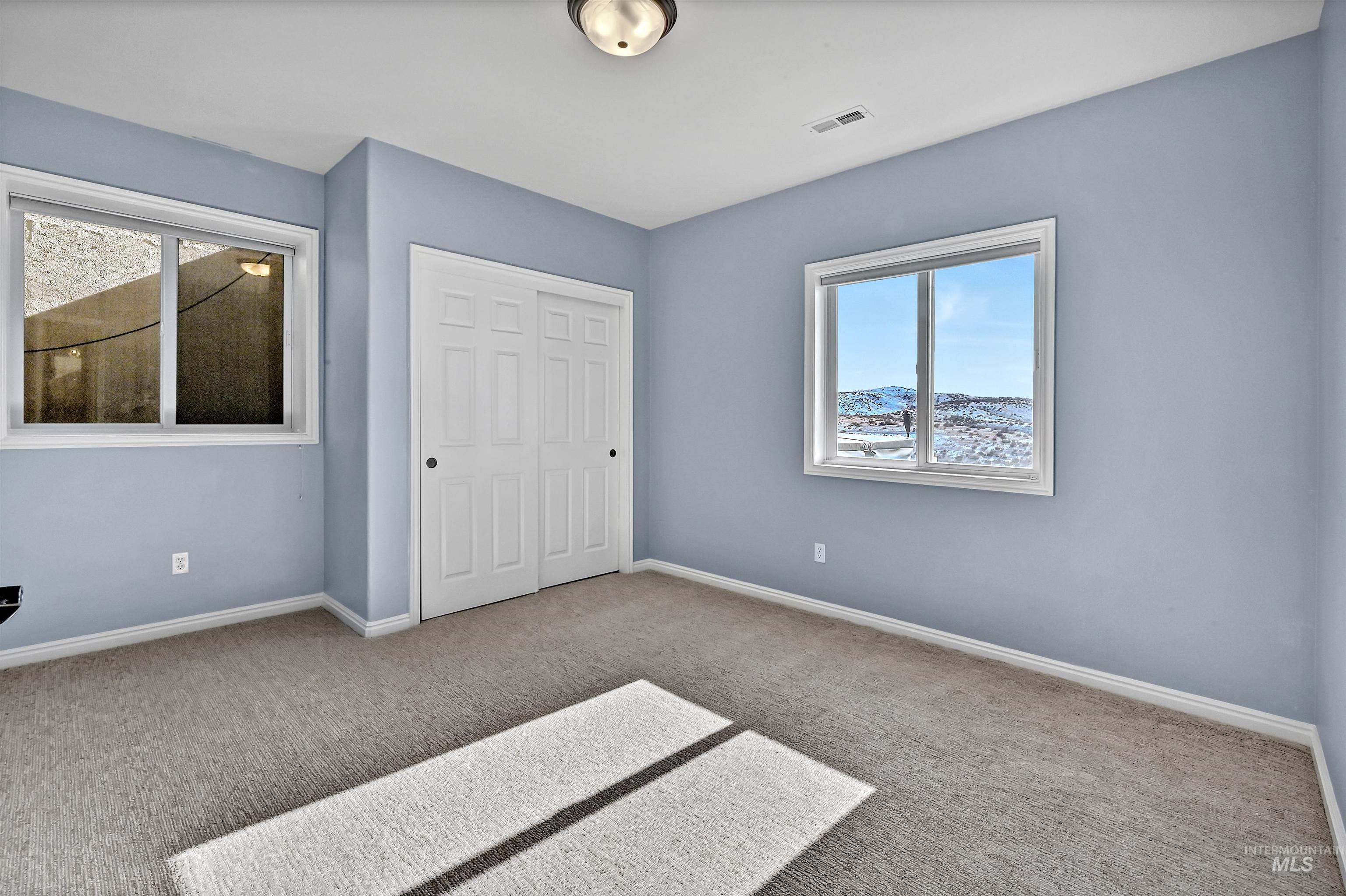 817 E Highland View Dr