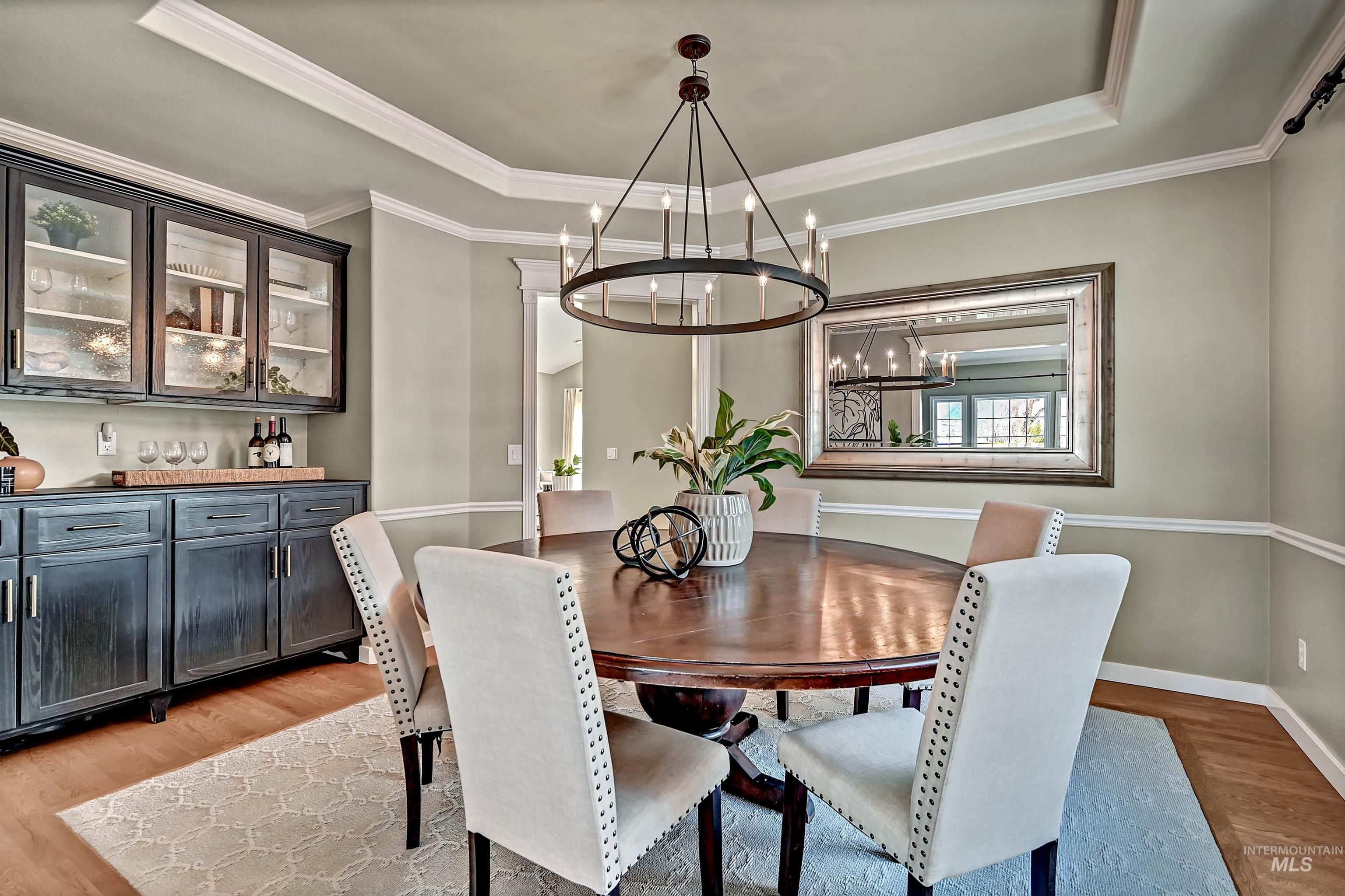 817 E Highland View Dr