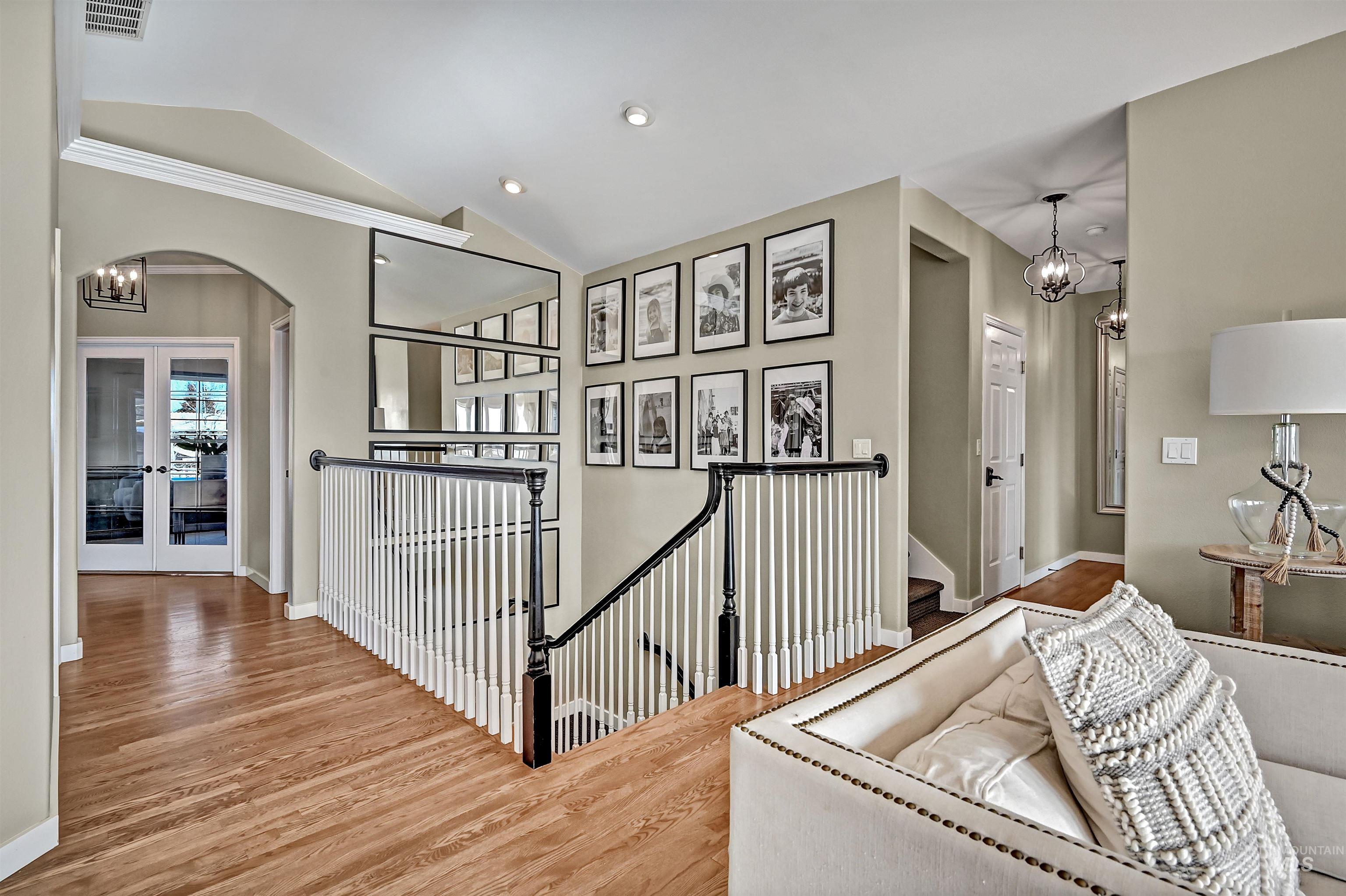 817 E Highland View Dr