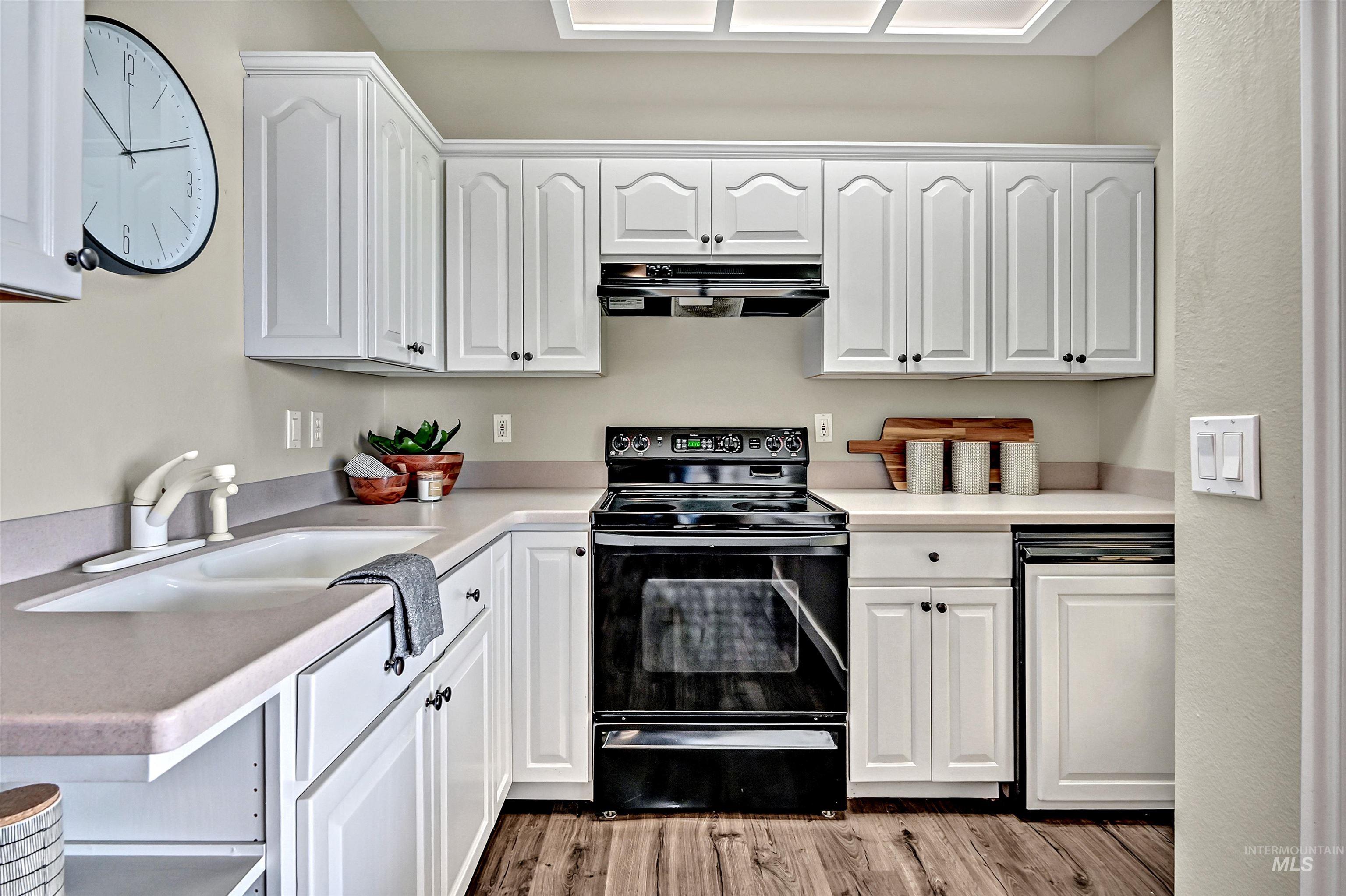 817 E Highland View Dr