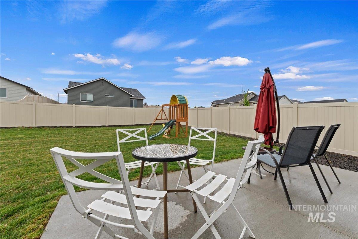 3949 E Jamestown Dr
