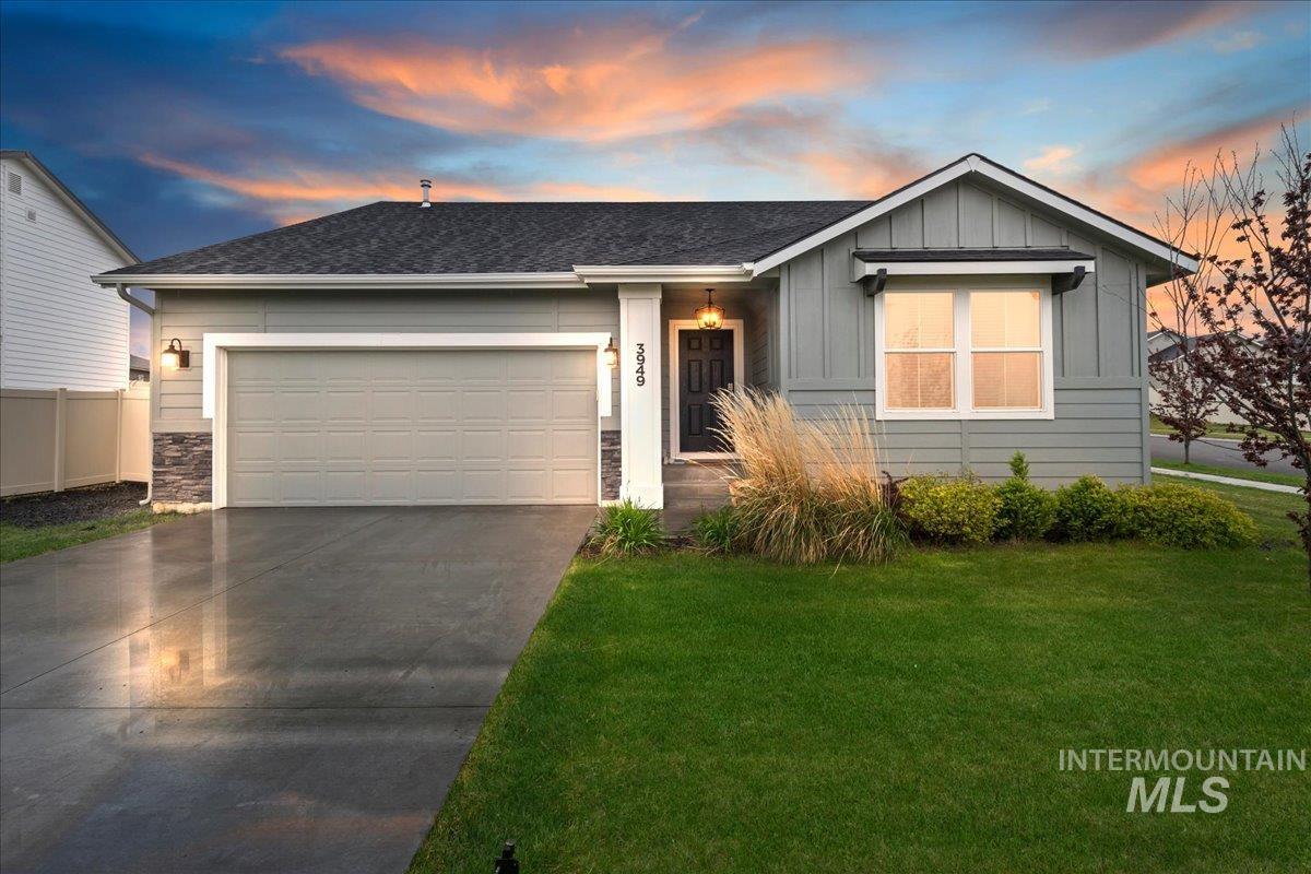 3949 E Jamestown Dr