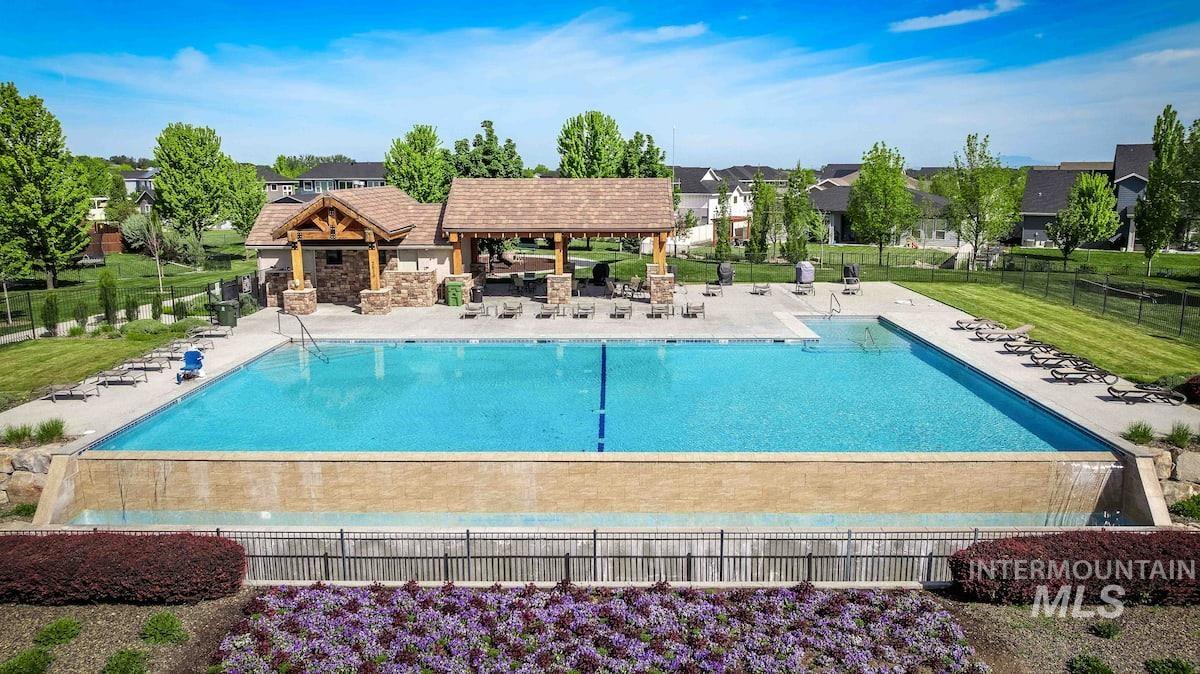2000 E Lodge Trail Dr