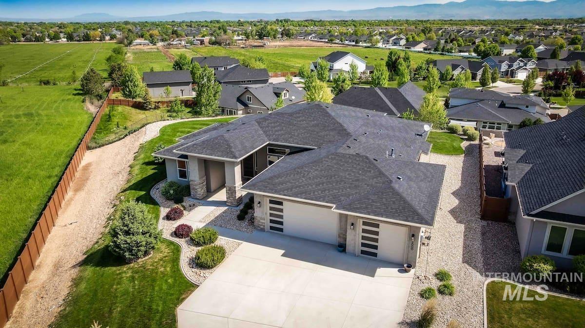 2000 E Lodge Trail Dr