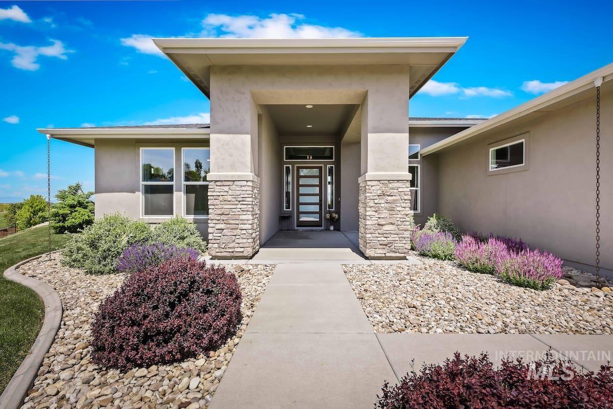 2000 E Lodge Trail Dr