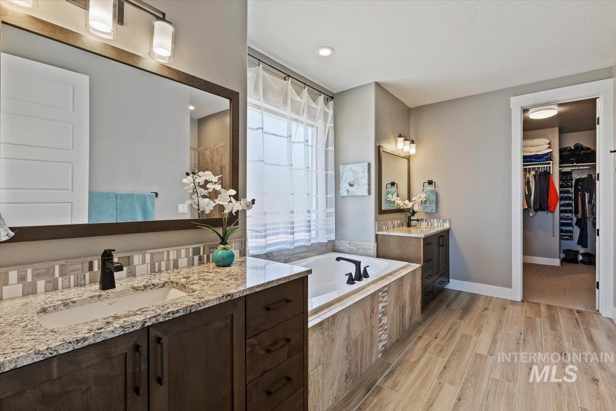 2000 E Lodge Trail Dr