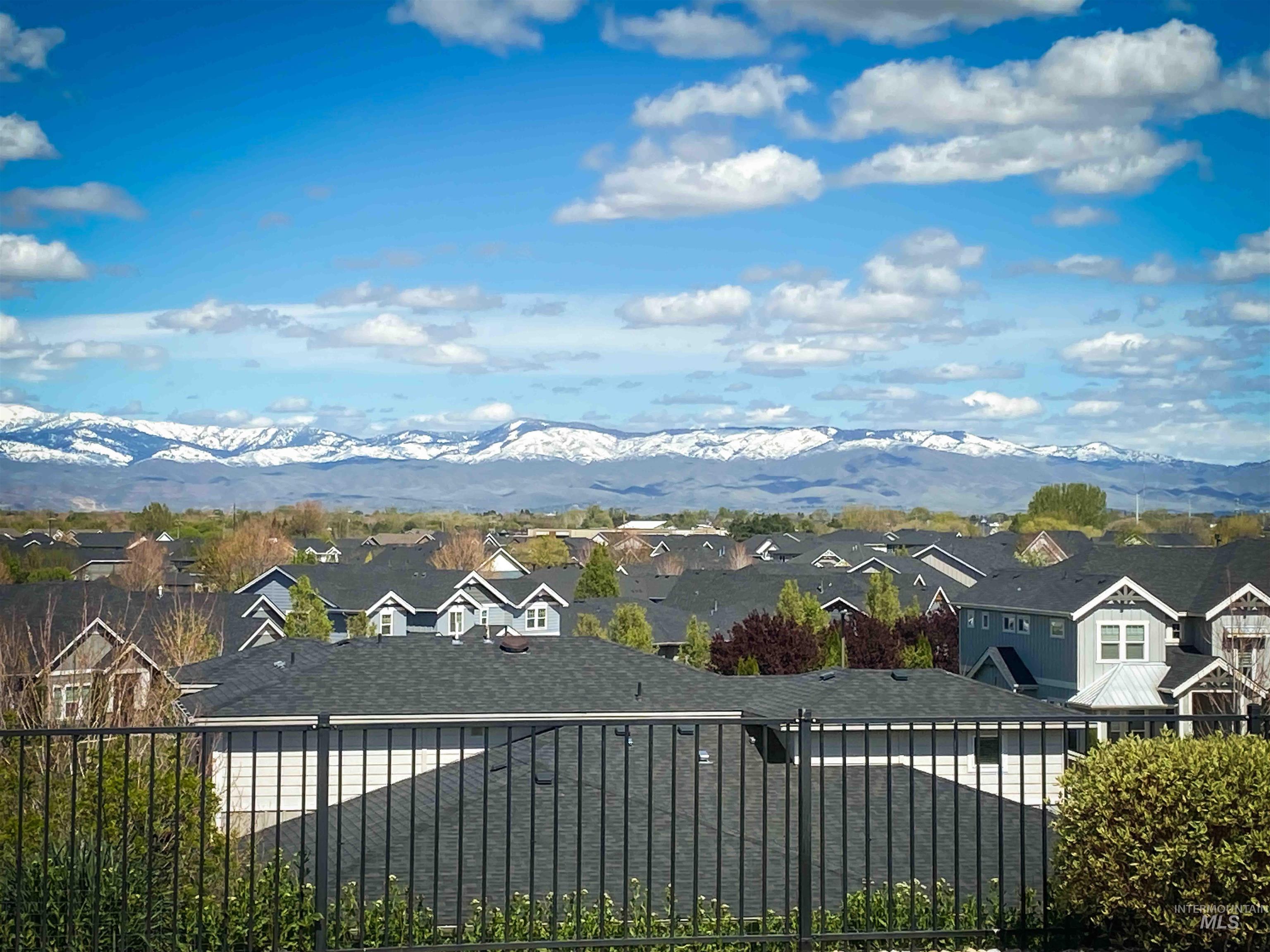2000 E Lodge Trail Dr