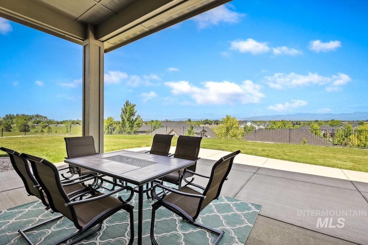 2000 E Lodge Trail Dr