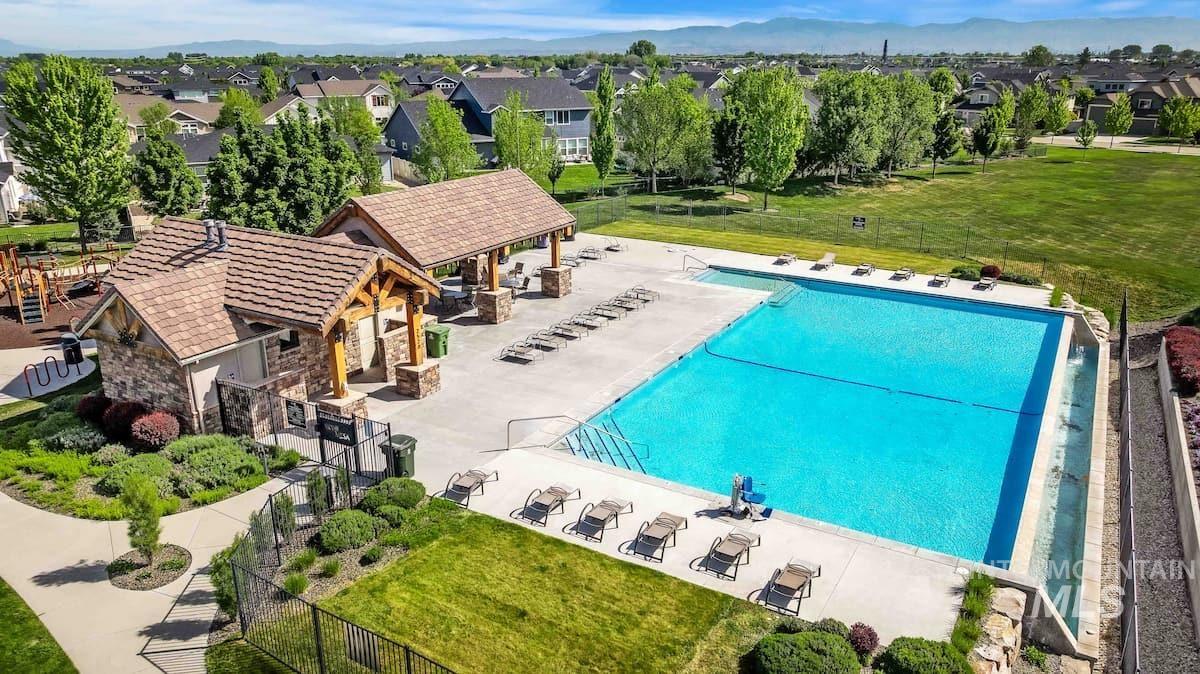 2000 E Lodge Trail Dr