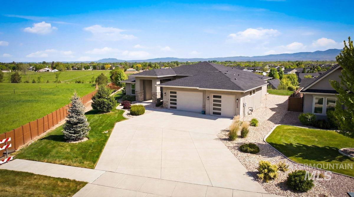 2000 E Lodge Trail Dr