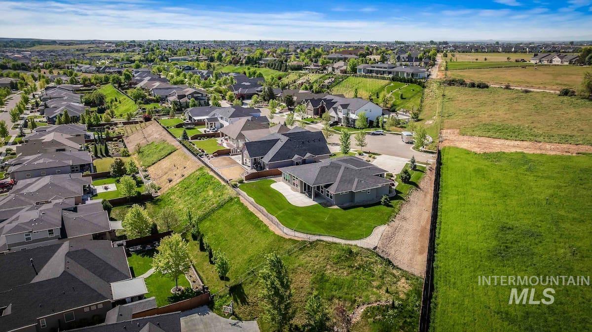2000 E Lodge Trail Dr