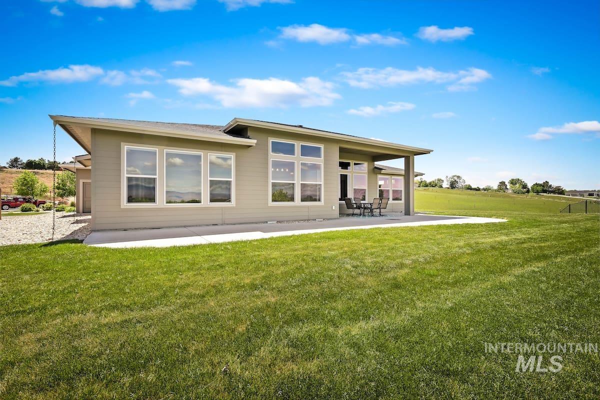 2000 E Lodge Trail Dr