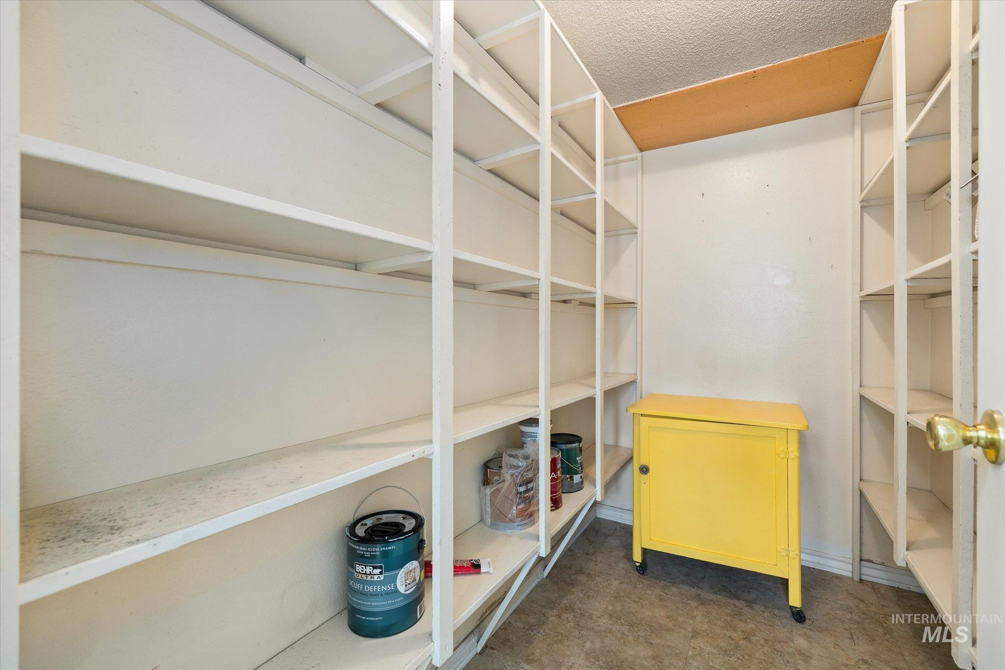 929 W Carlton Ave.