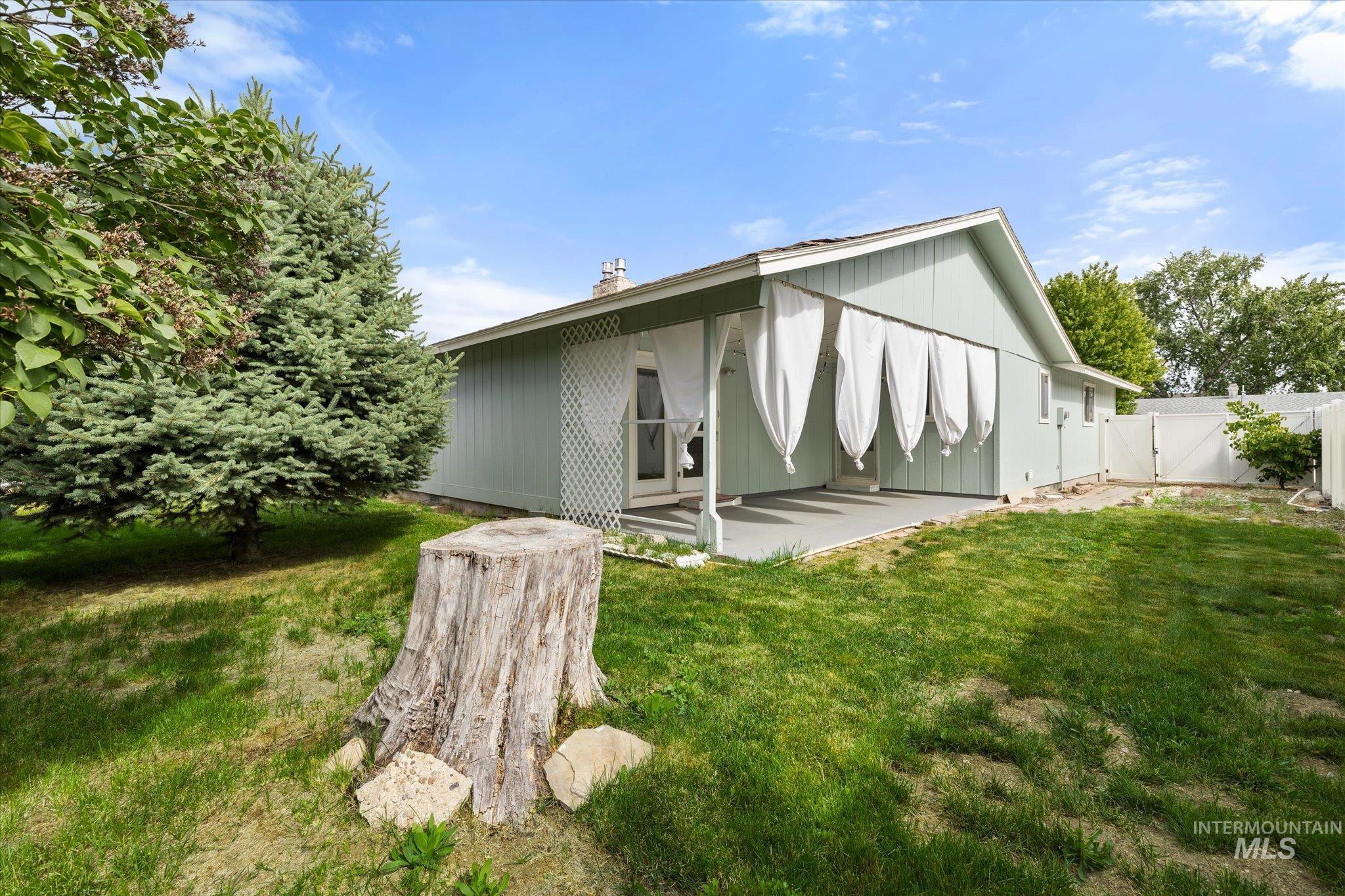929 W Carlton Ave.