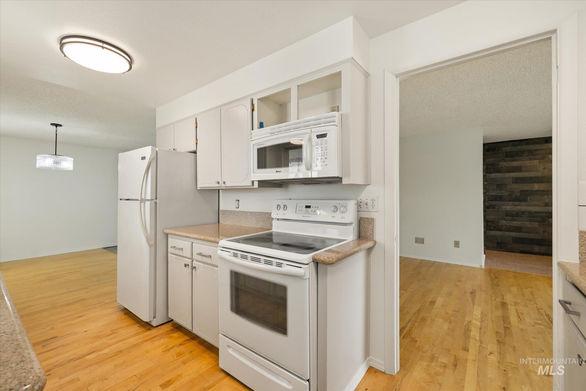 929 W Carlton Ave.