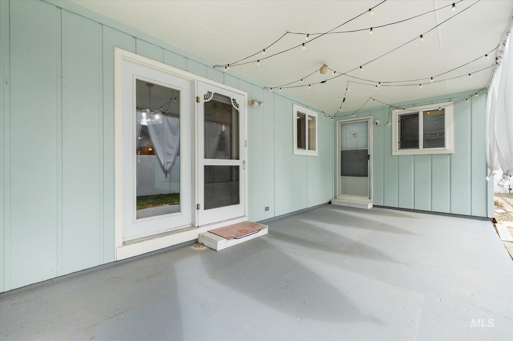 929 W Carlton Ave.