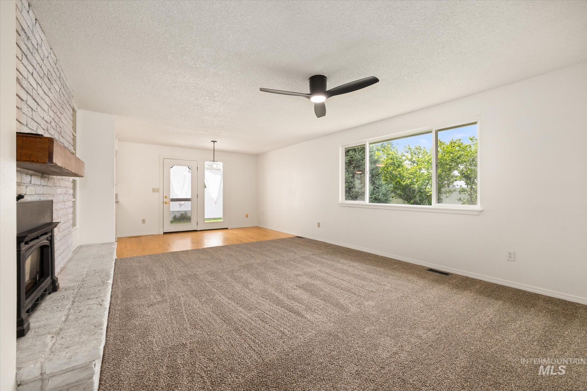 929 W Carlton Ave.