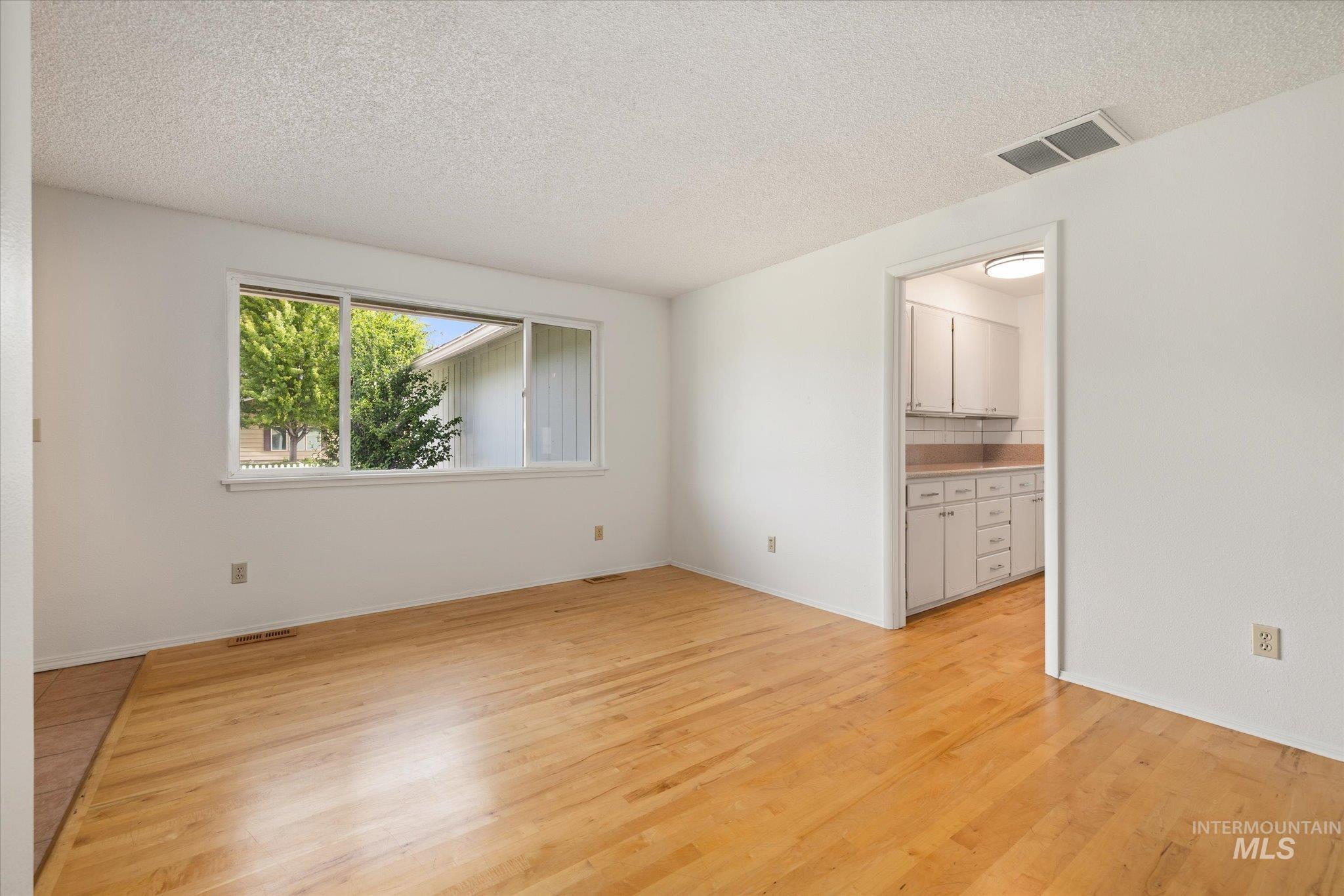 929 W Carlton Ave.