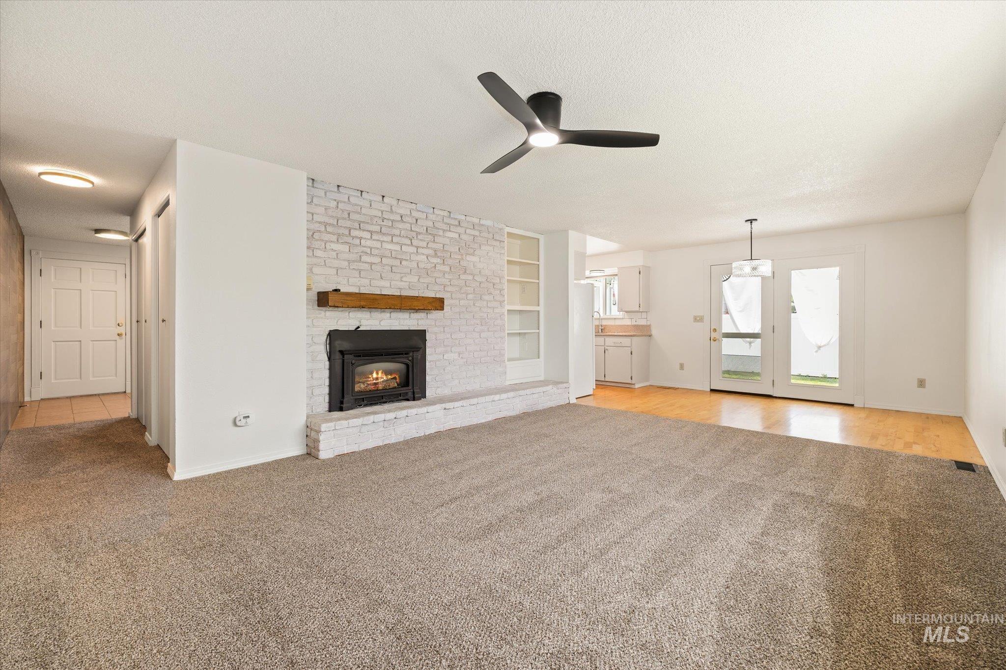 929 W Carlton Ave.