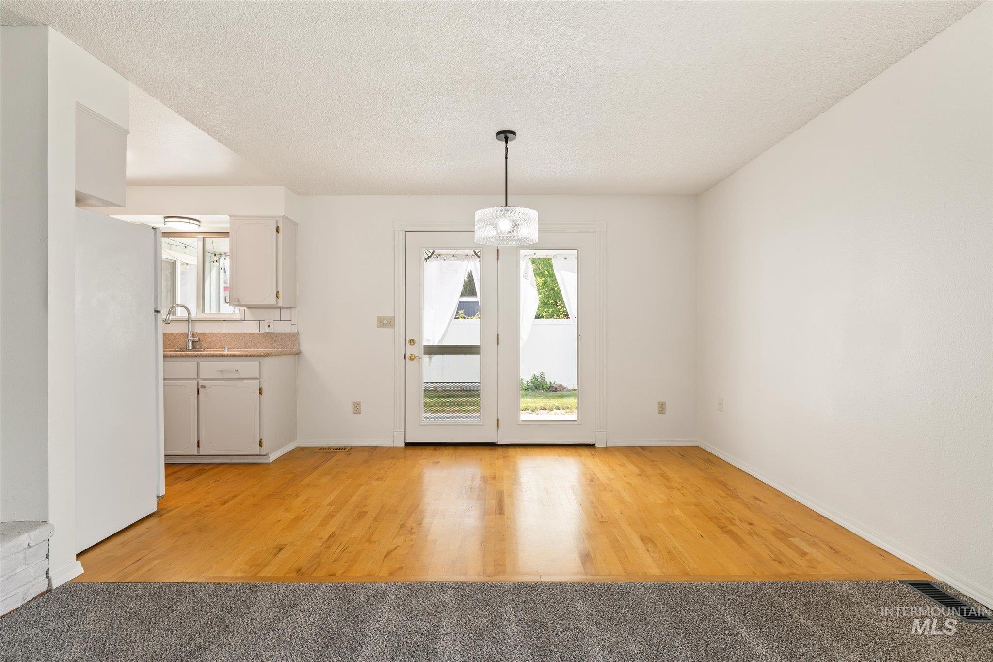 929 W Carlton Ave.