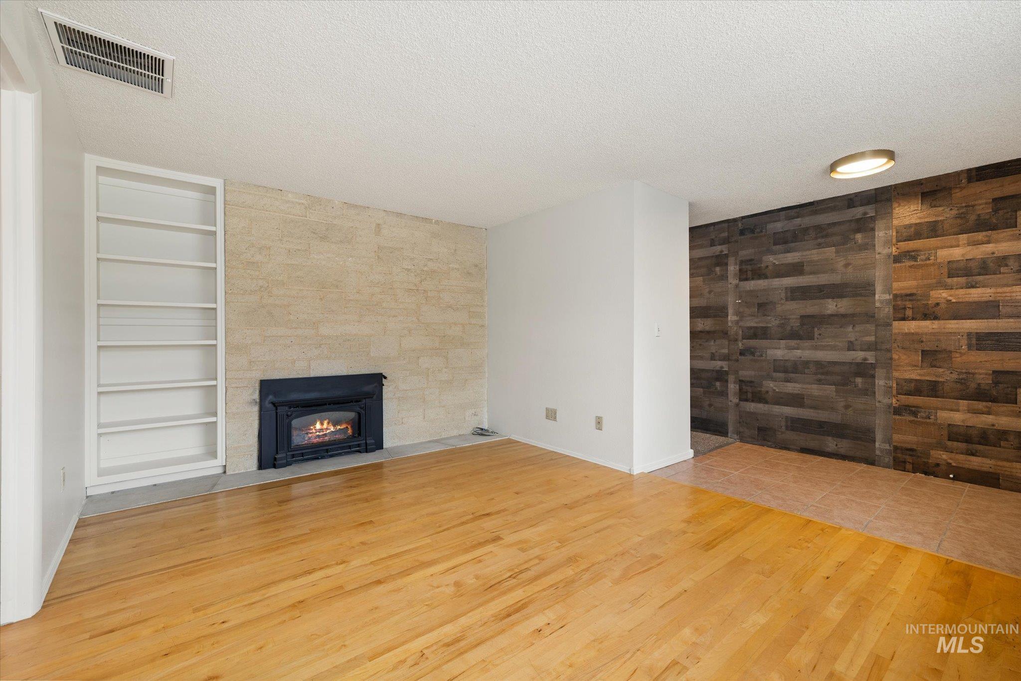 929 W Carlton Ave.