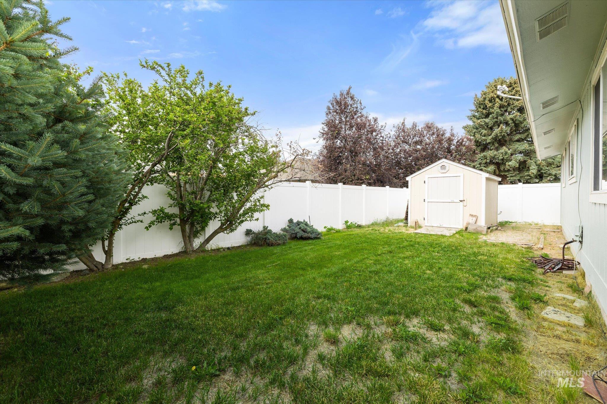929 W Carlton Ave.