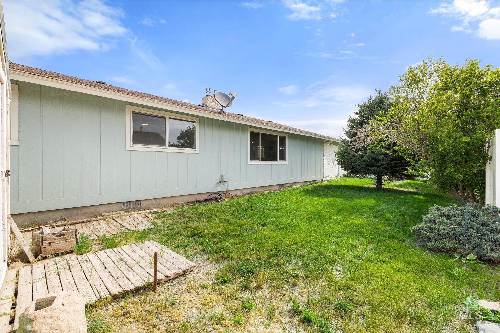 929 W Carlton Ave.