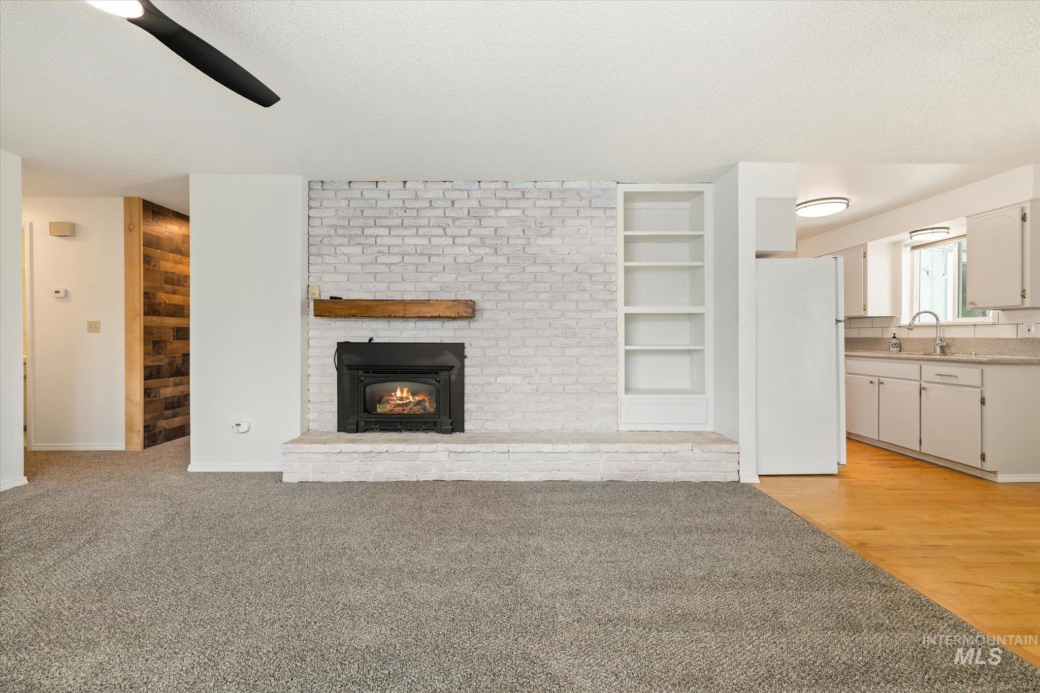 929 W Carlton Ave.