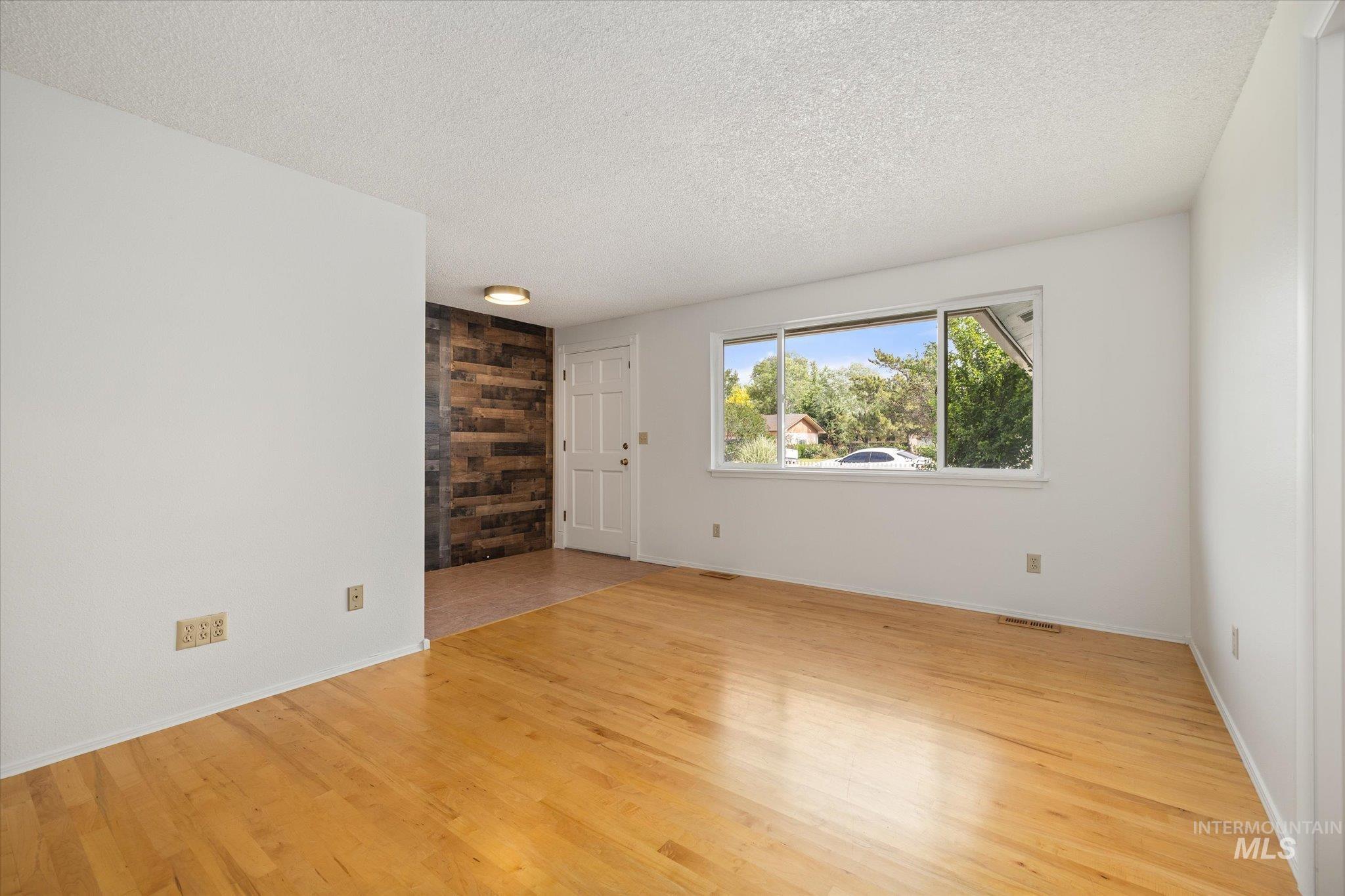 929 W Carlton Ave.