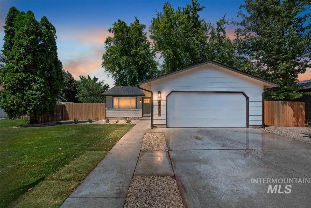 6904 W Bluebird Drive