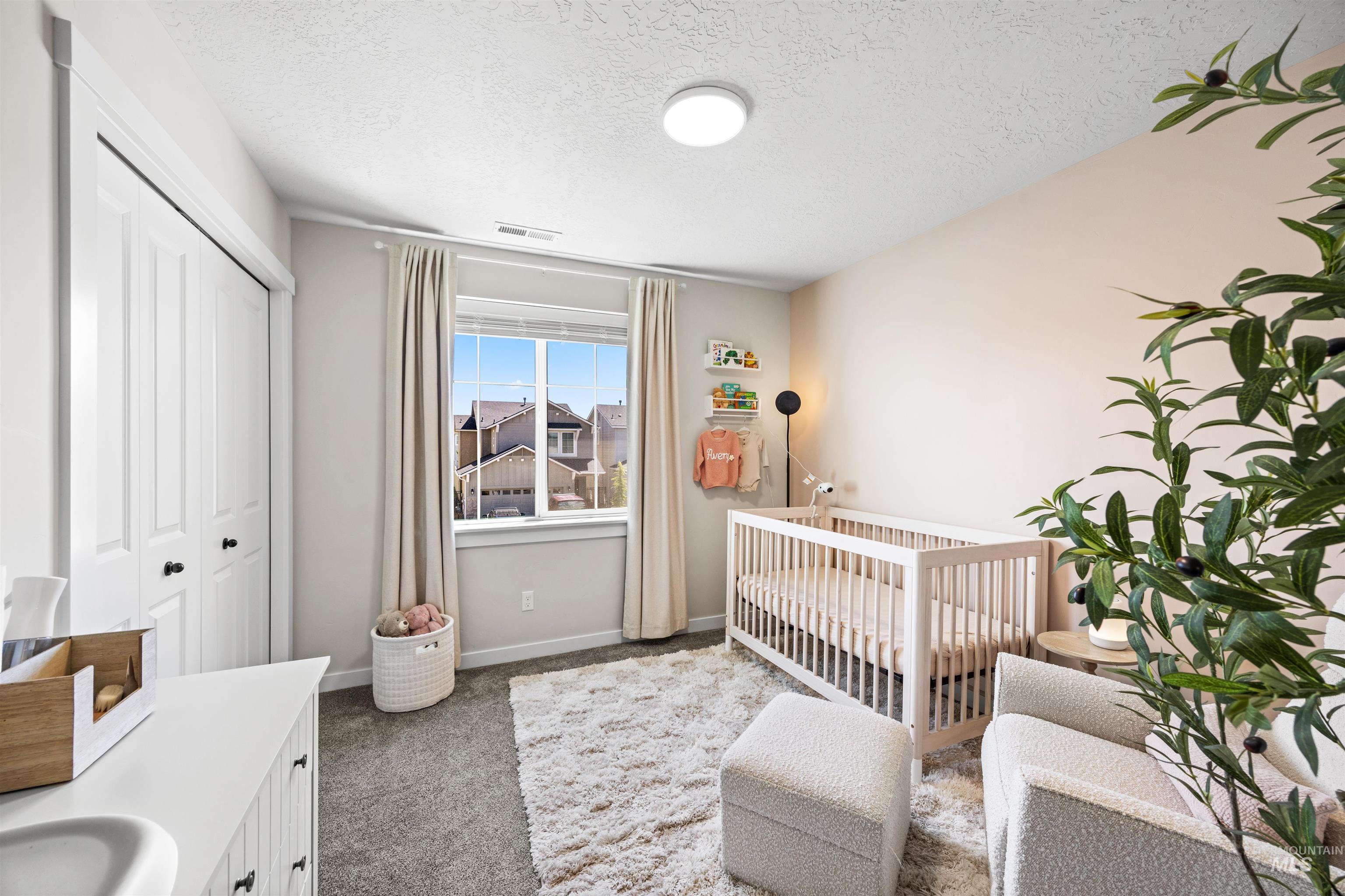 242 W Hyndman Drive