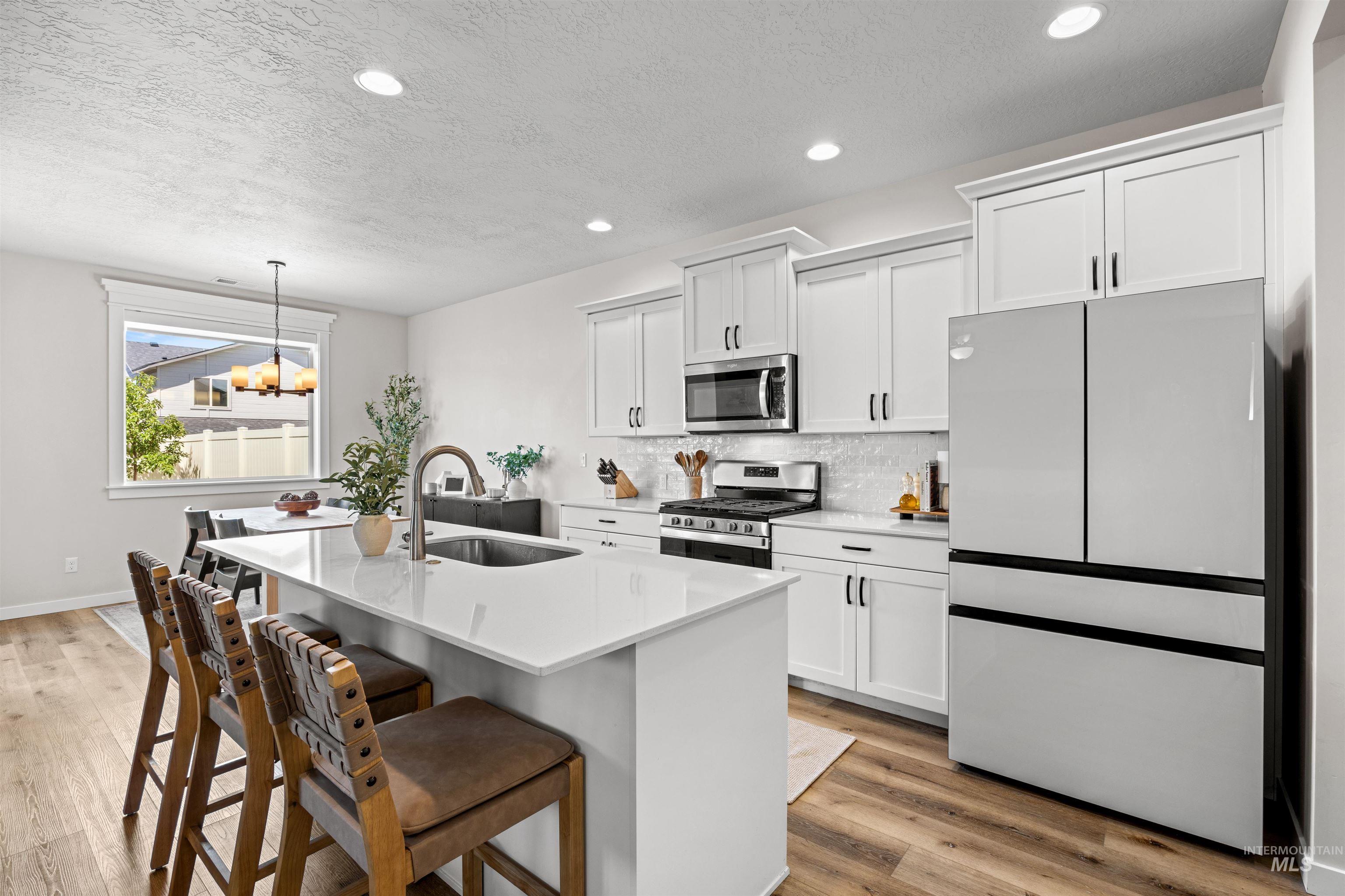 242 W Hyndman Drive