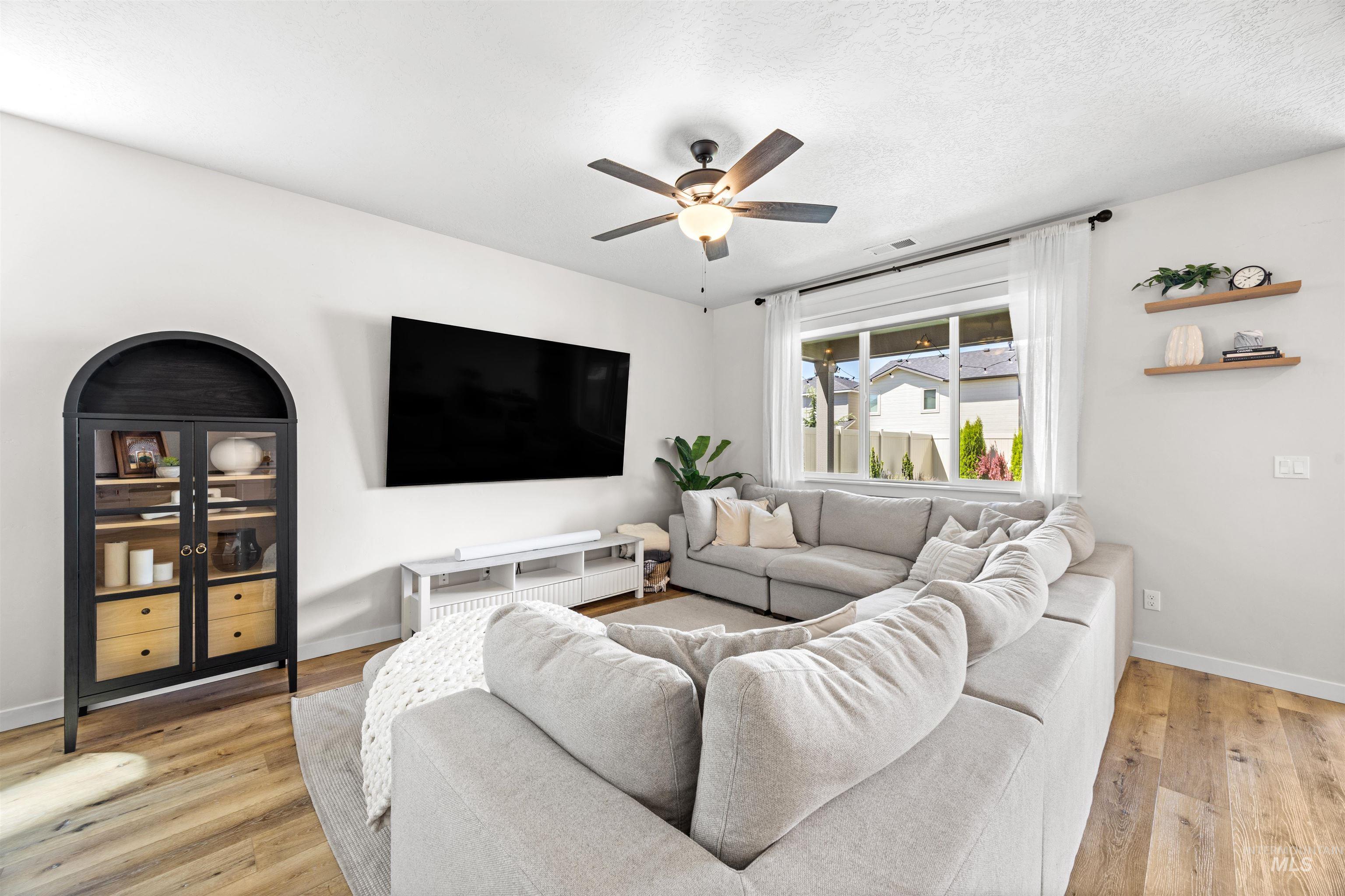 242 W Hyndman Drive