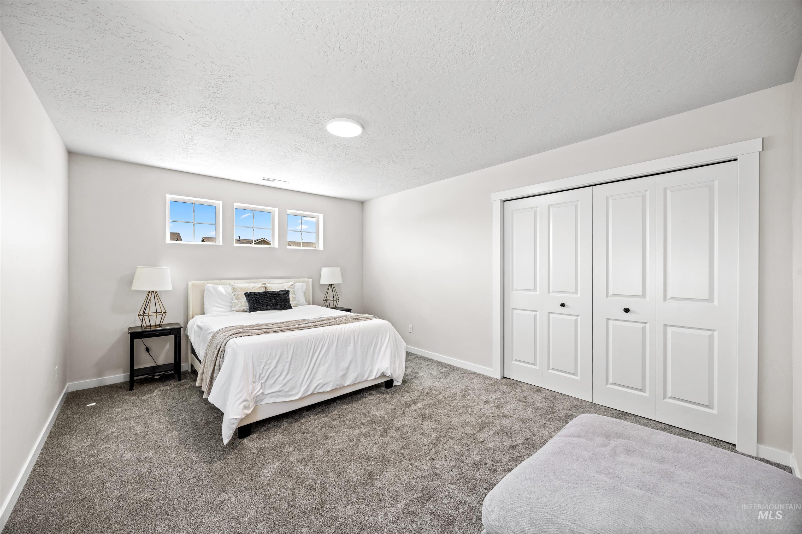 242 W Hyndman Drive