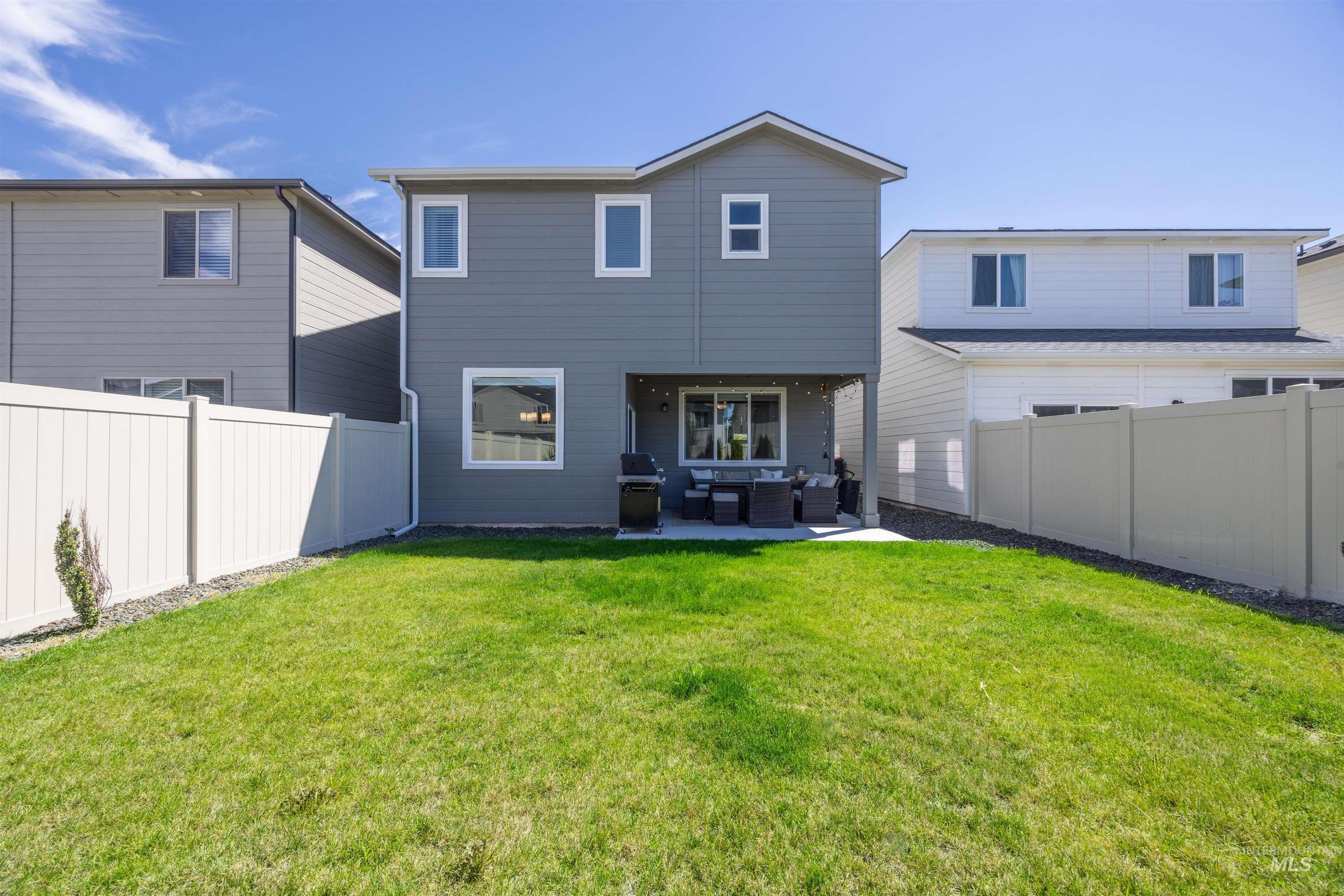 242 W Hyndman Drive