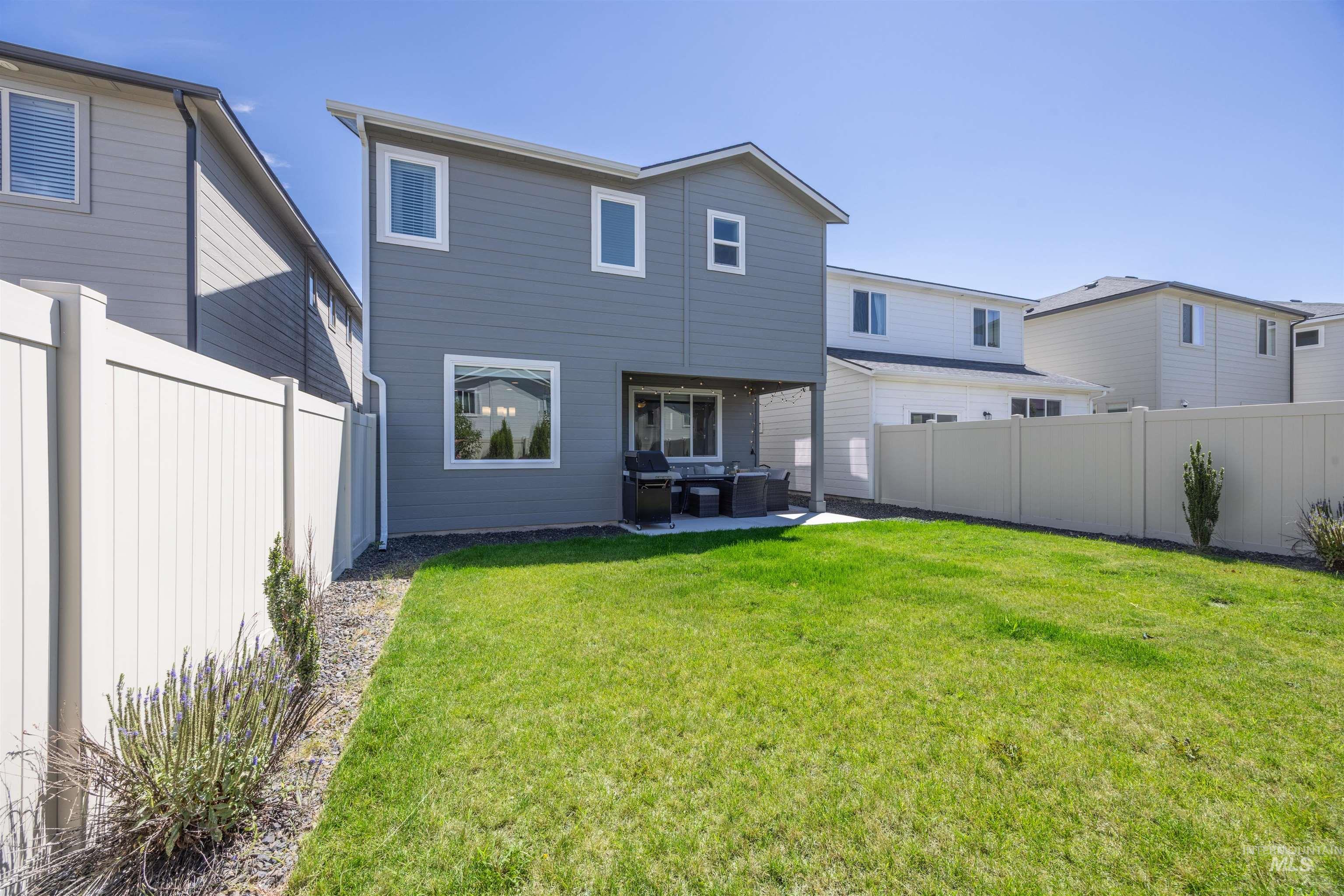 242 W Hyndman Drive