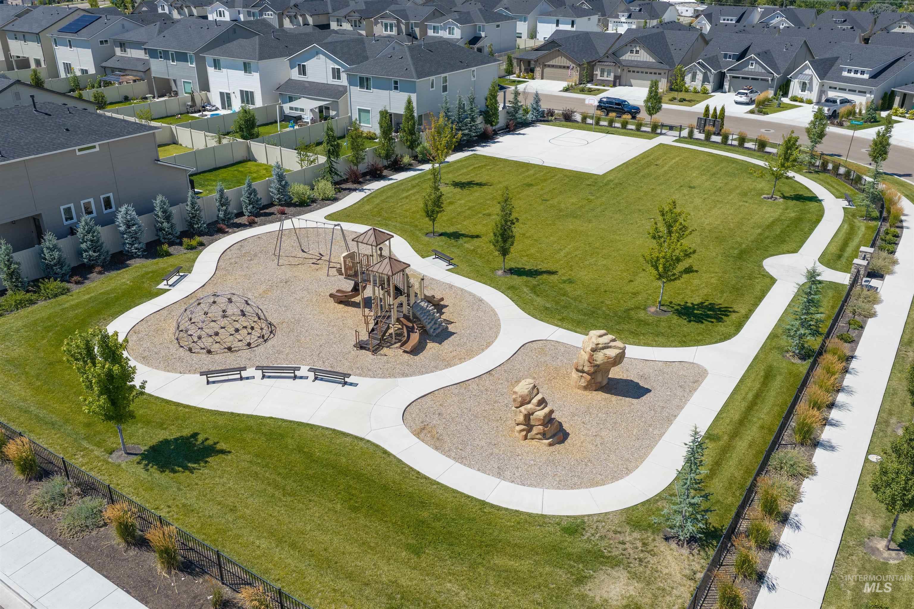 242 W Hyndman Drive