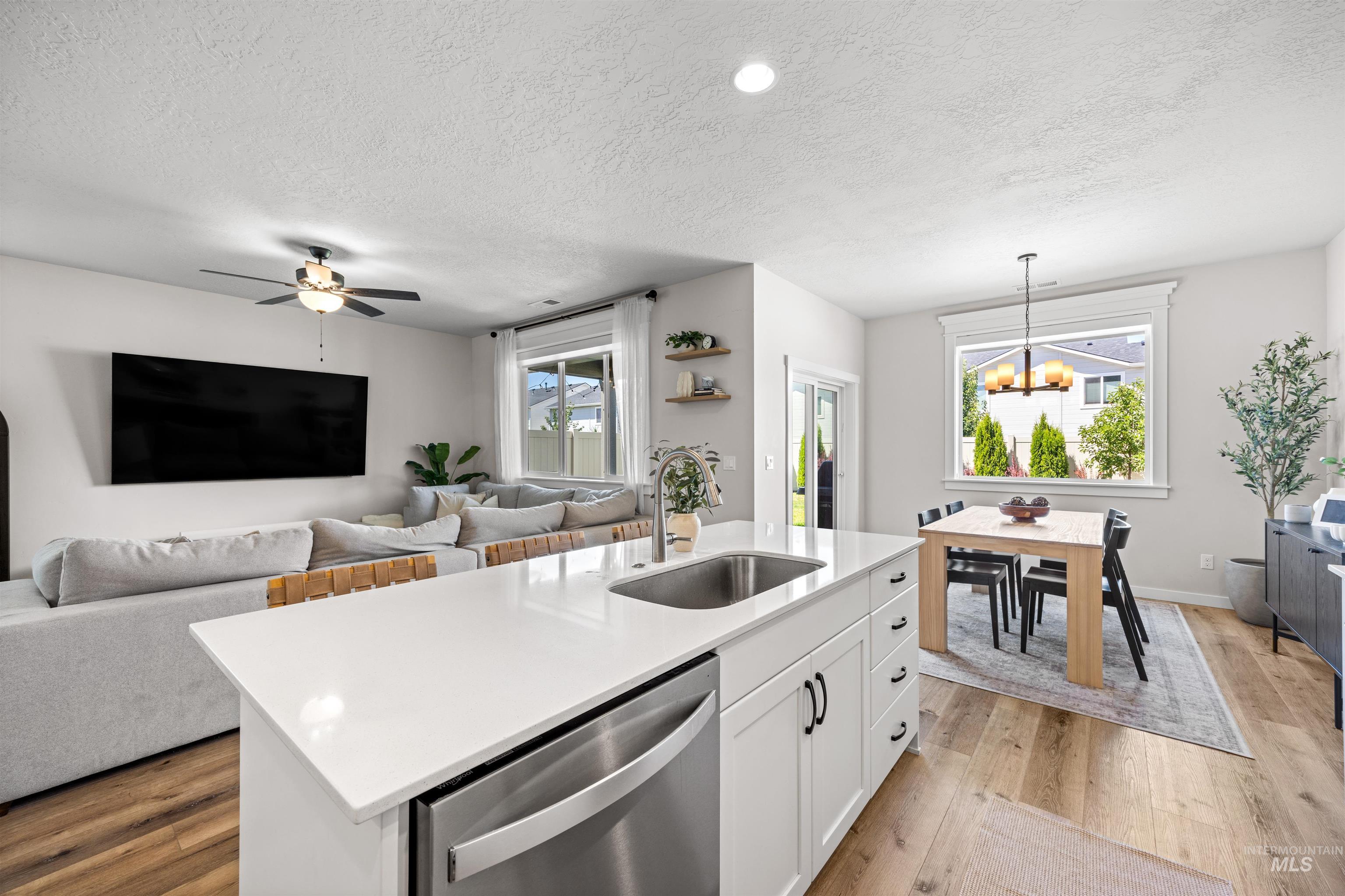242 W Hyndman Drive