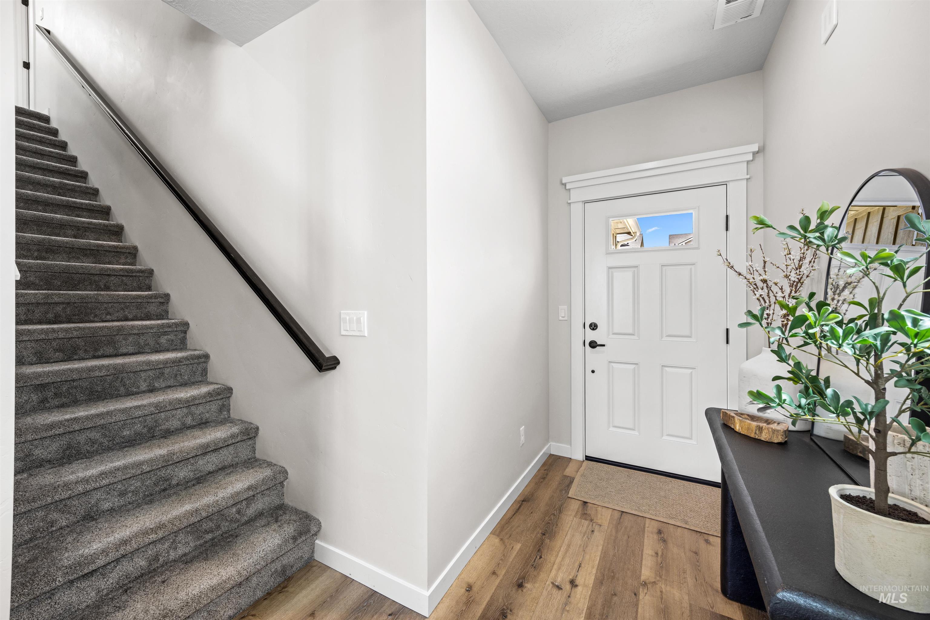 242 W Hyndman Drive