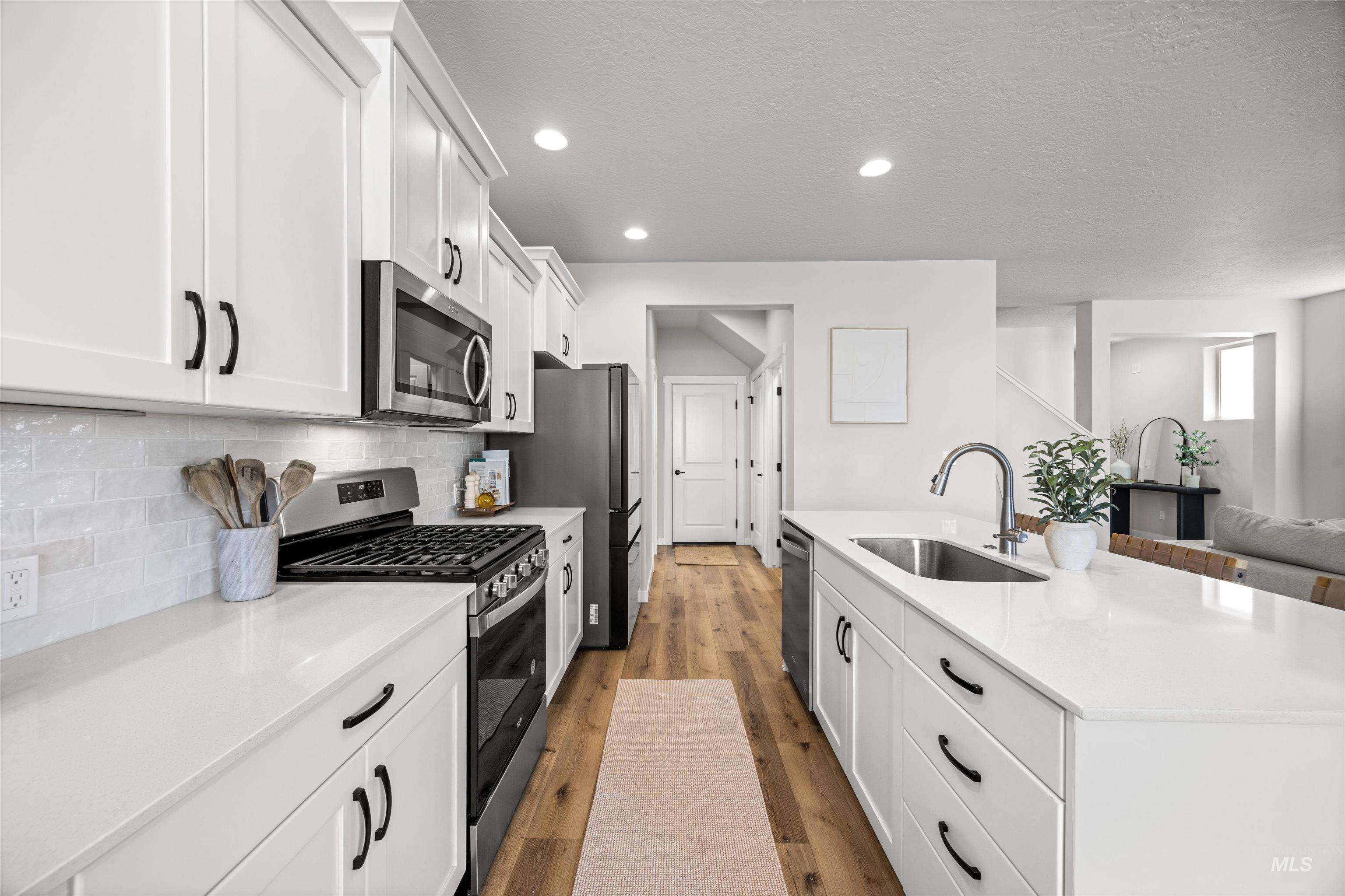 242 W Hyndman Drive