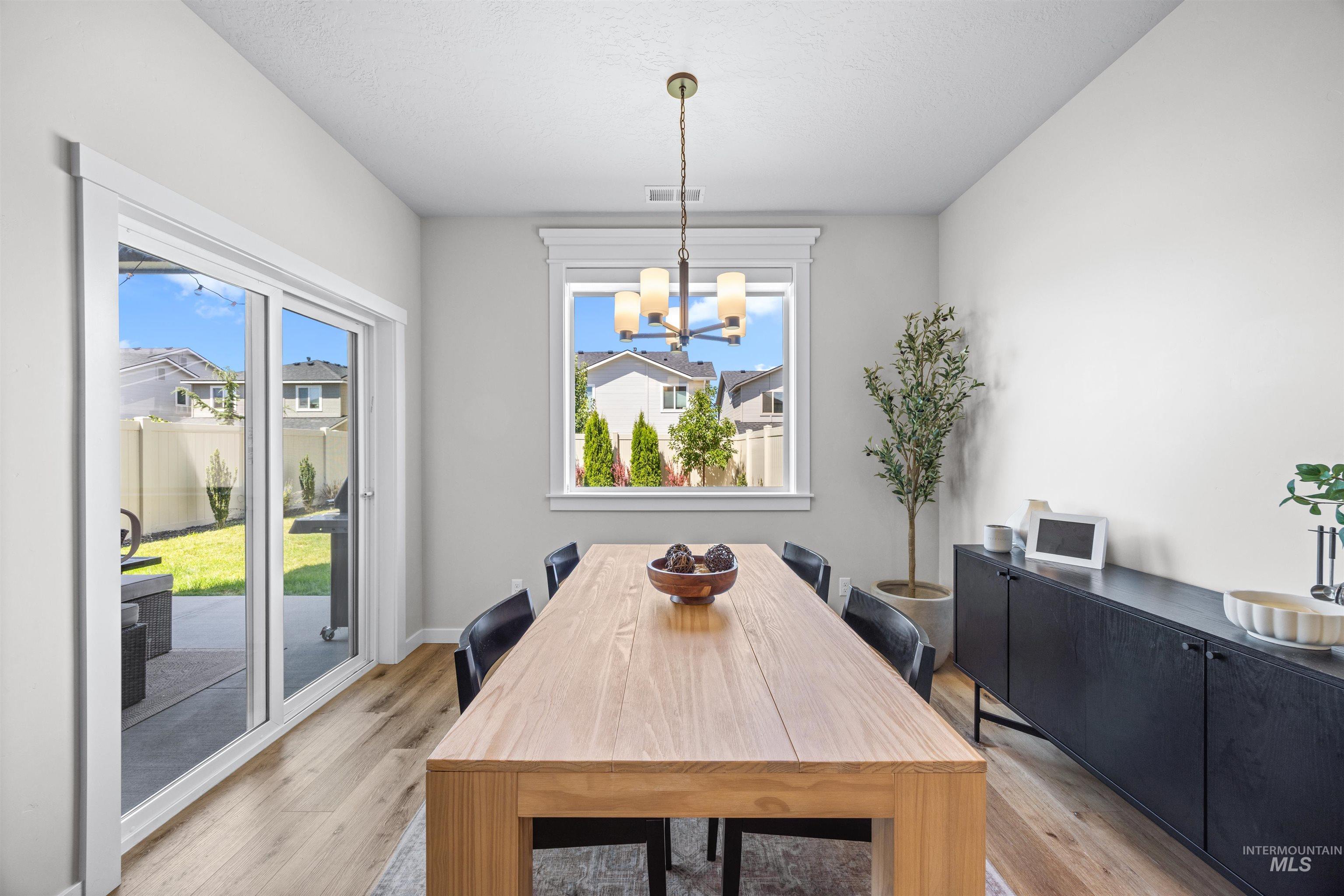 242 W Hyndman Drive