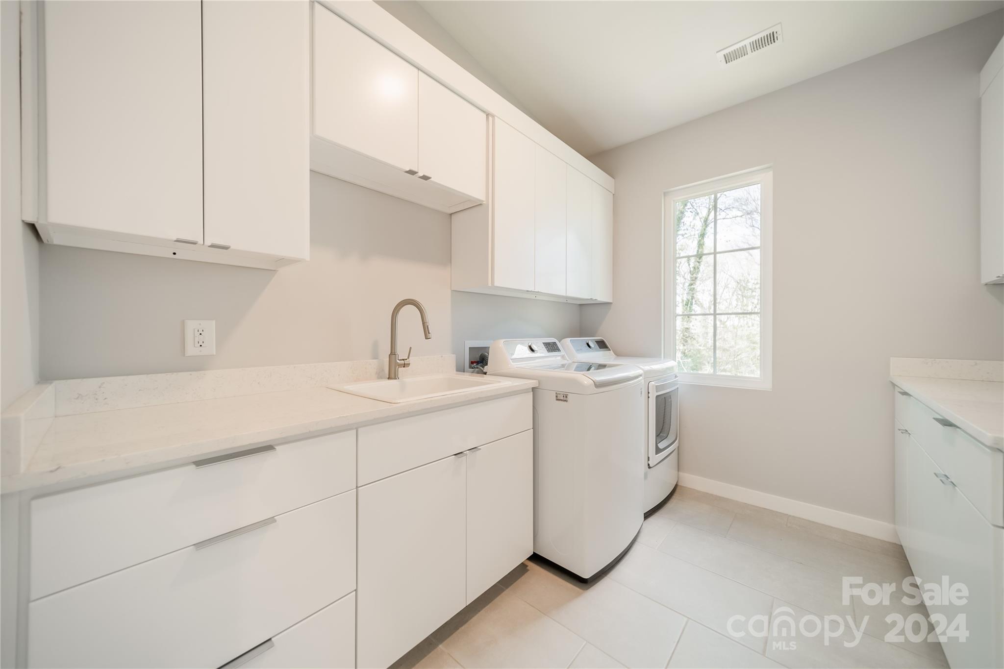 1707 Seifert Circle