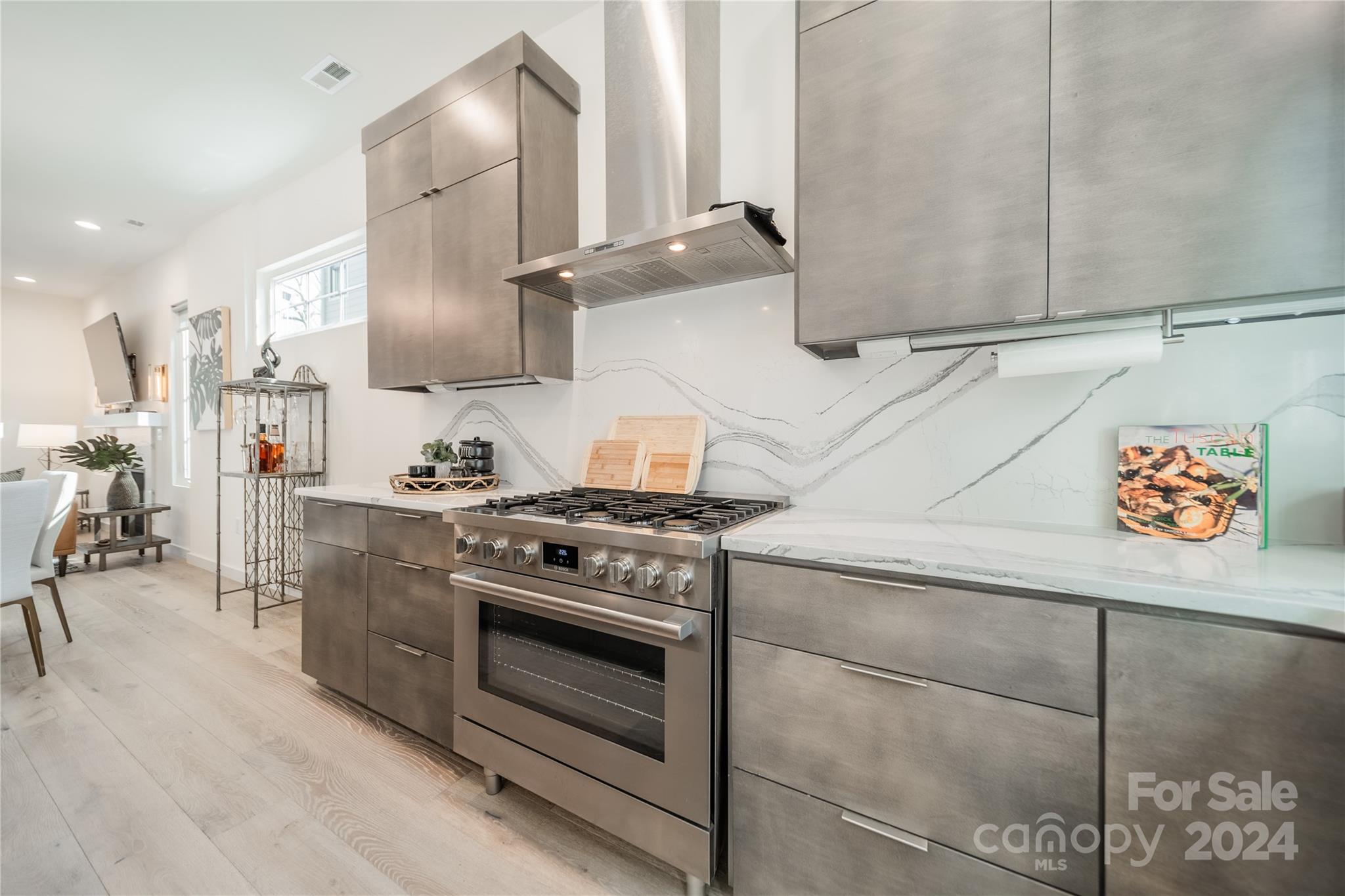 1707 Seifert Circle