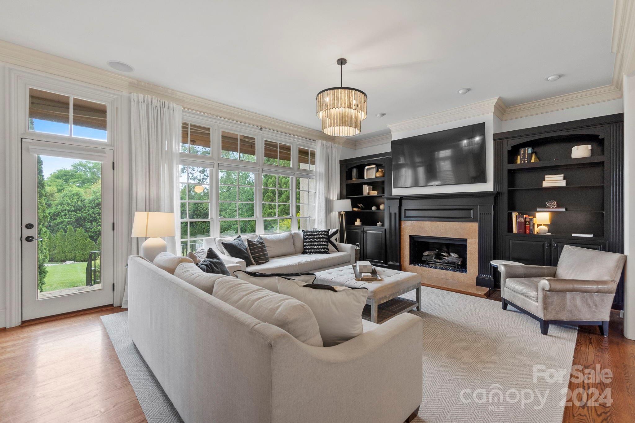 2211 Garden View Lane
